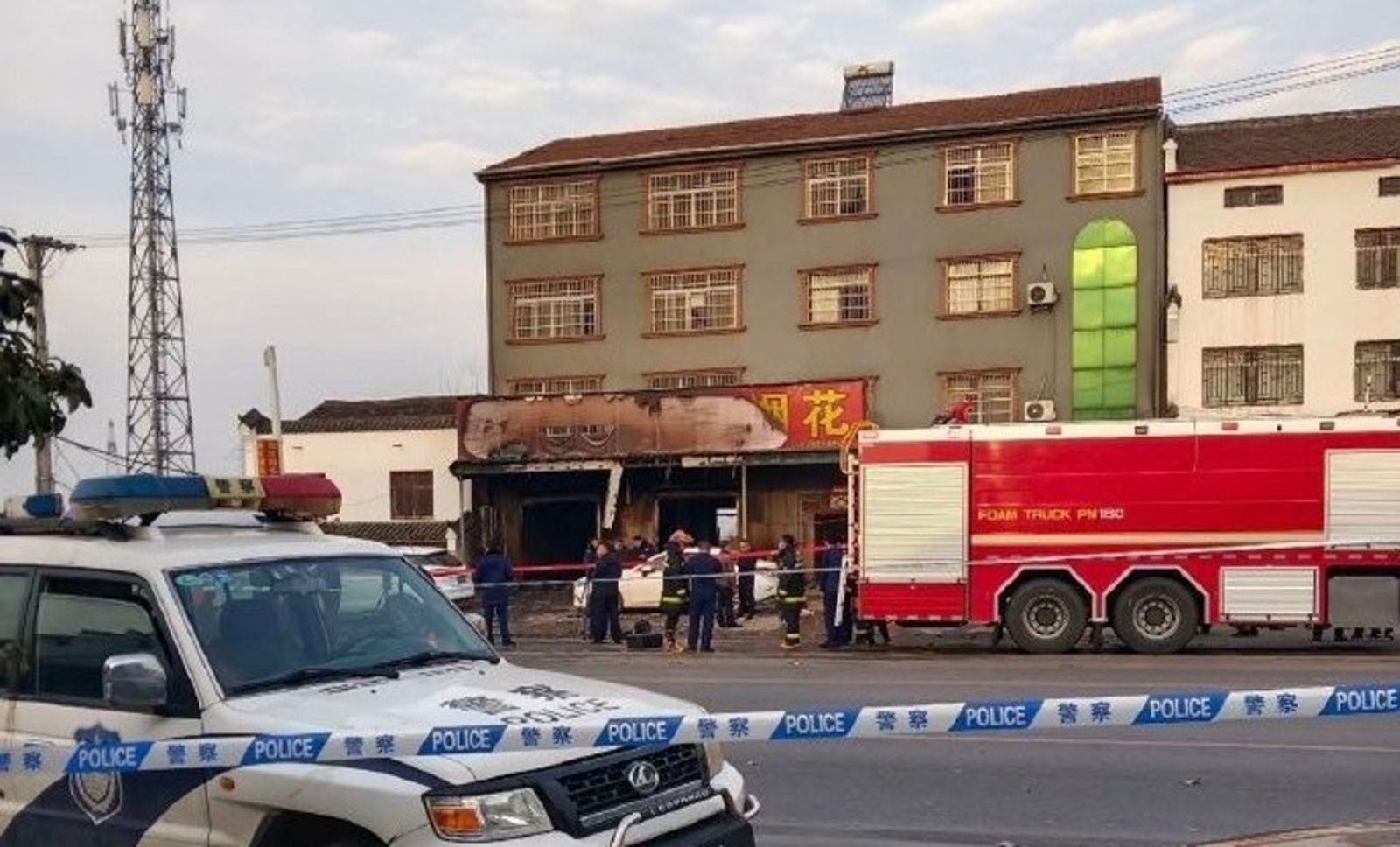 中國湖北省宜城市18日下午驚傳嚴重煙火爆炸事故，目前已造成至少12人喪命。圖／翻攝自微薄