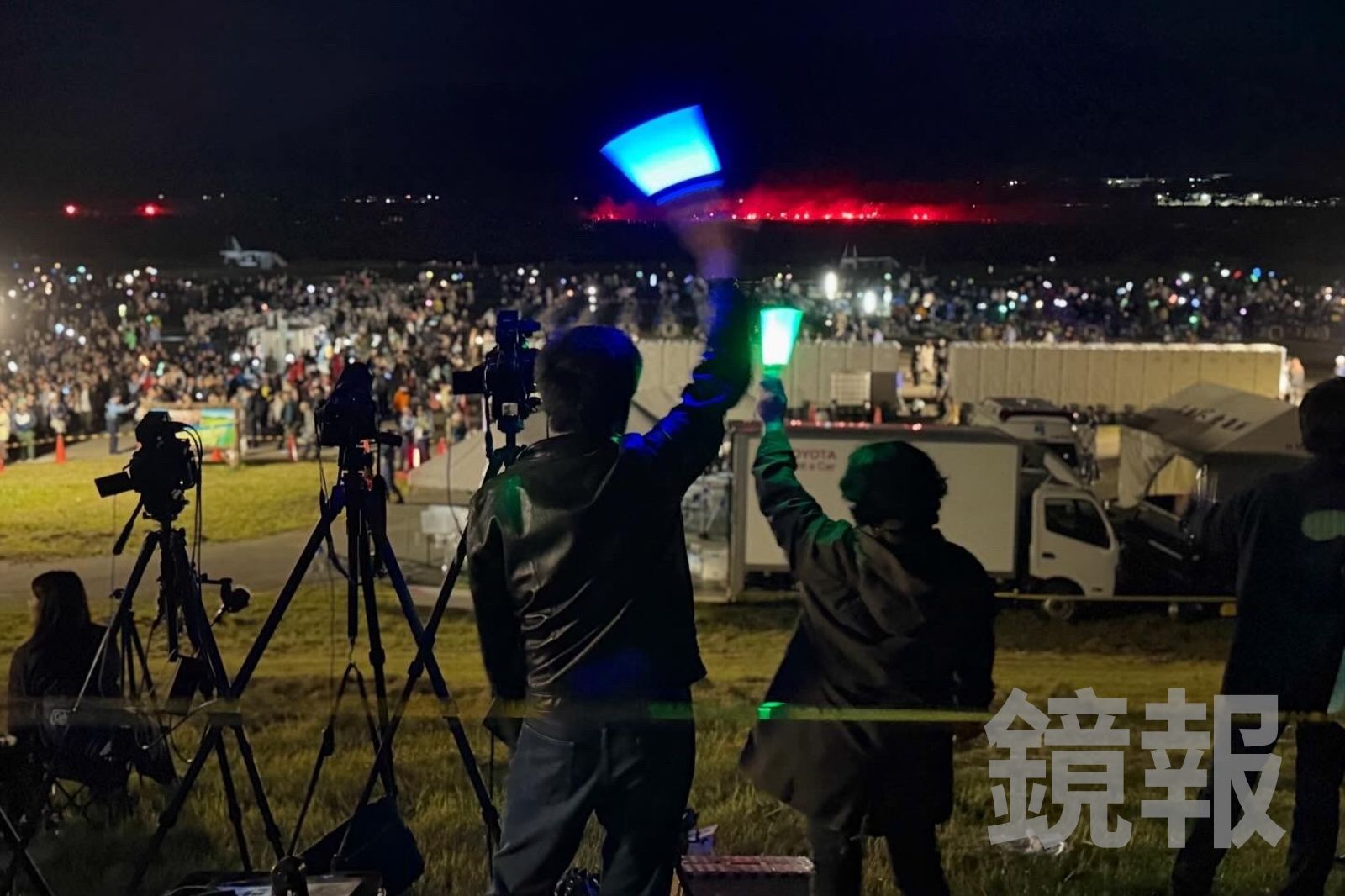 離開會場前看到觀眾與煙火師的隔空互動,相當感動。