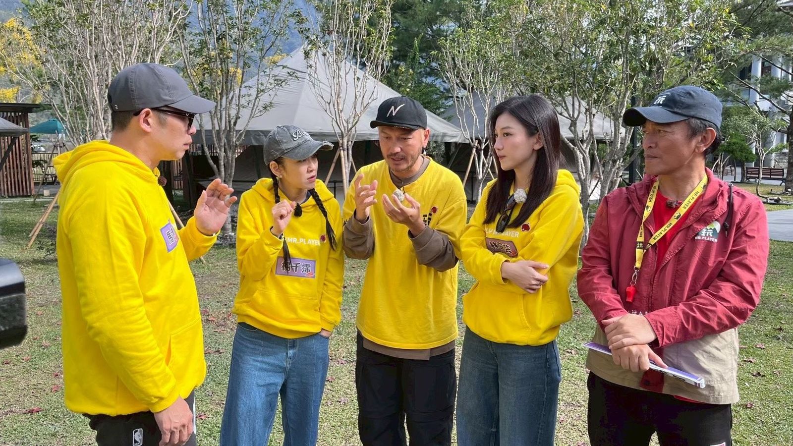 黃隊則由隊長馬力歐（左1）領軍KID、楊千霈與宋芷芸。綜藝玩很大提供