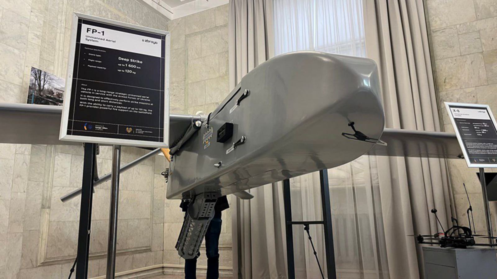 FP-1中型自爆無人機,發表時的航程為1600公里,現在卻能轟炸距離俄烏邊境超過2500公里的目標。圖片取Special Kherson Cat X