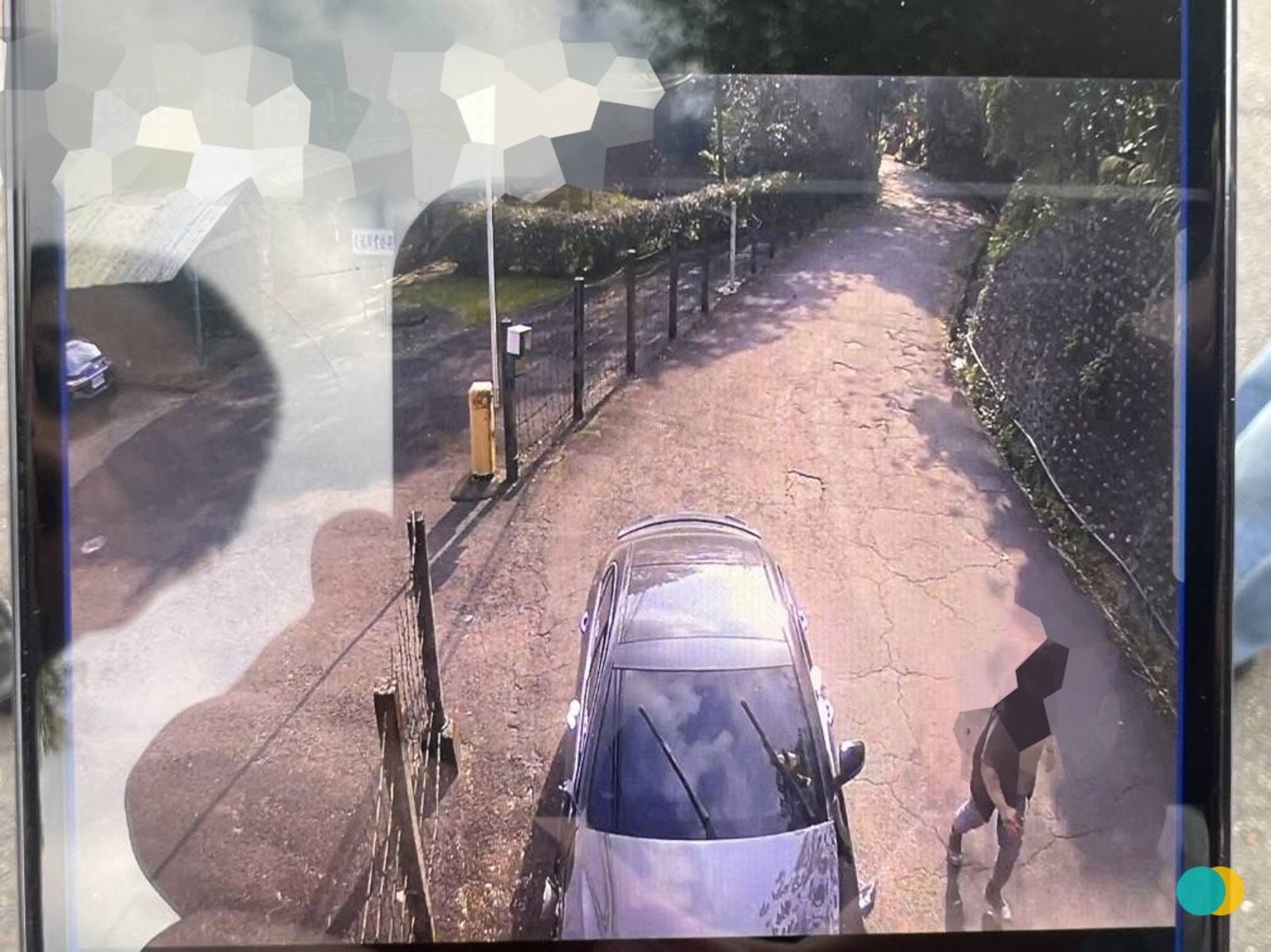 嫌犯棄車逃逸。翻攝畫面