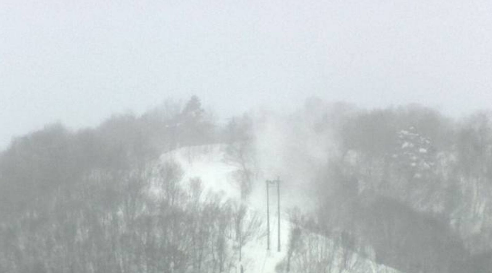 纜車到站卻未能下車…22歲女滑雪場「吊掛半空中身亡」！竟是背包奪命