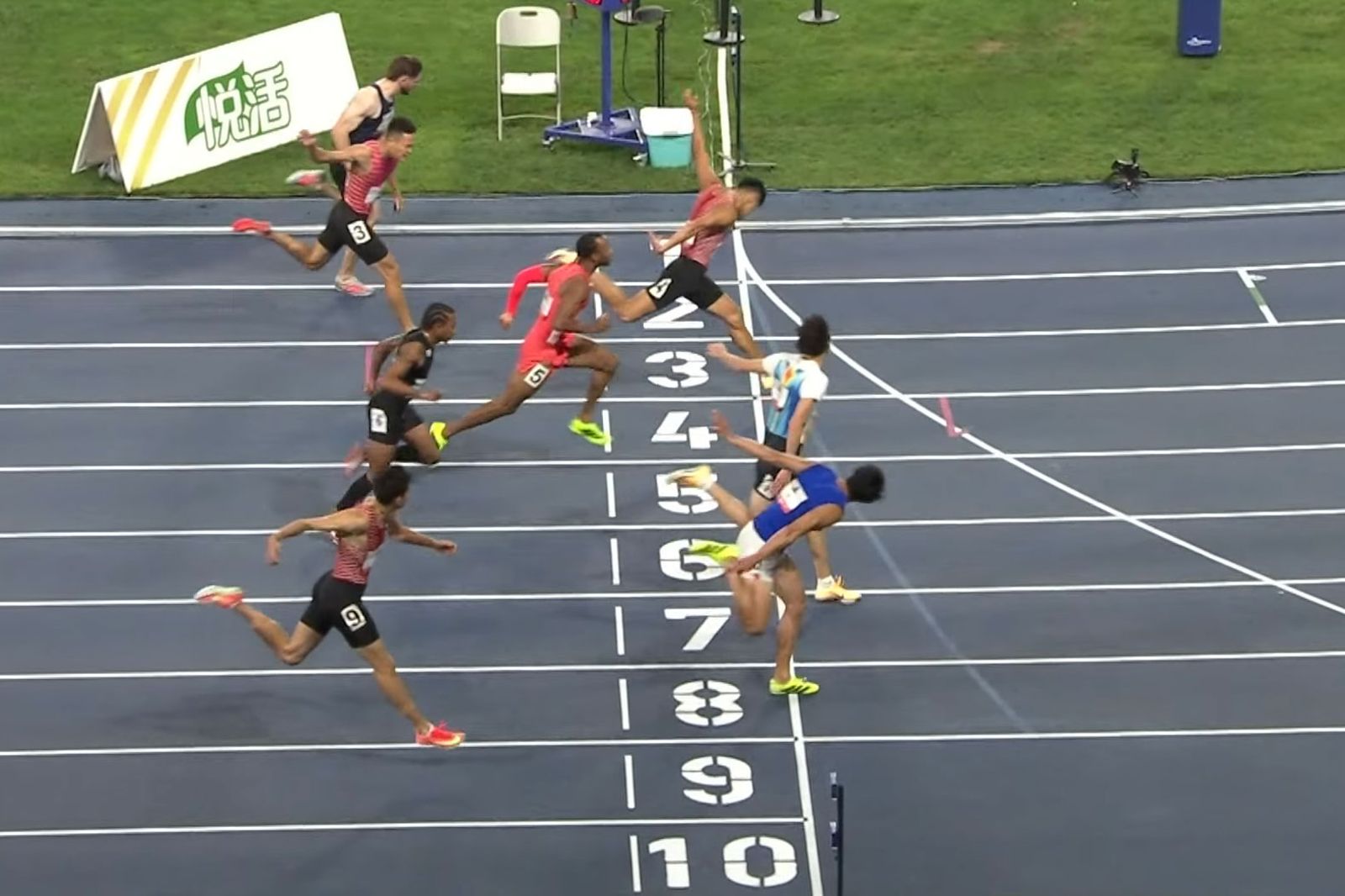 轉播一度誤判！世徑巡迴賽日本跨欄好手上演完美壓肩　0.01秒逆轉中國地主奪冠