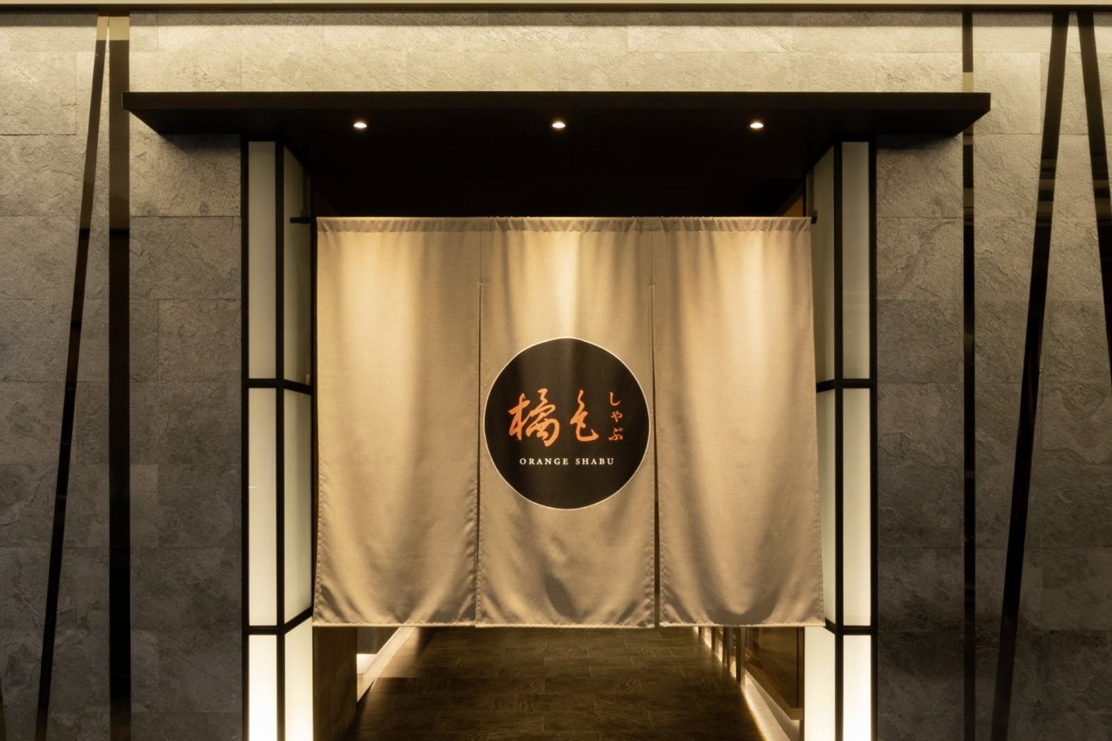 橘色涮涮屋表示,未來龍將不再以活體方式端上桌。圖/翻攝自橘色涮涮屋臉書