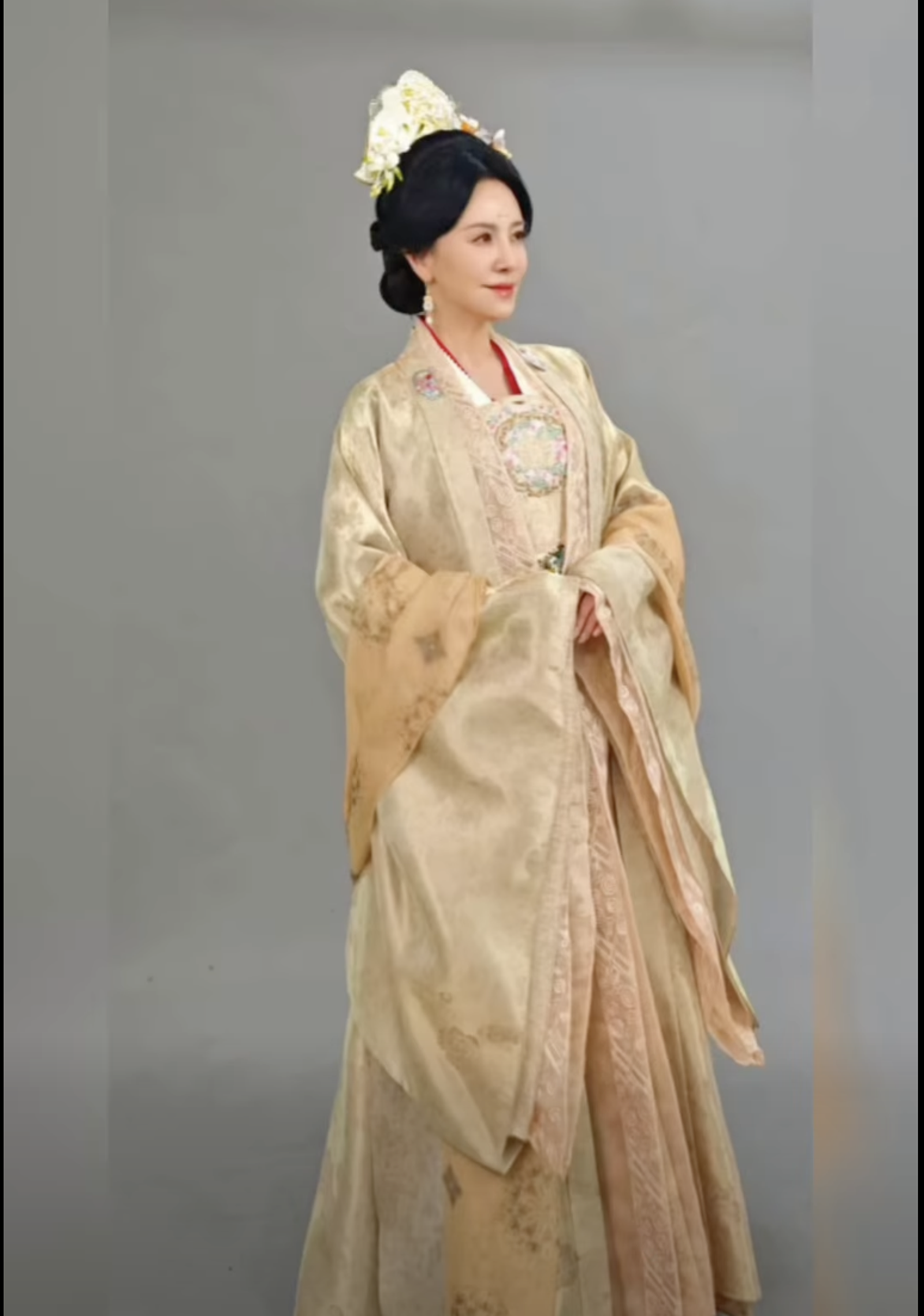 田麗分享為《逐玉》定妝。翻攝臉書