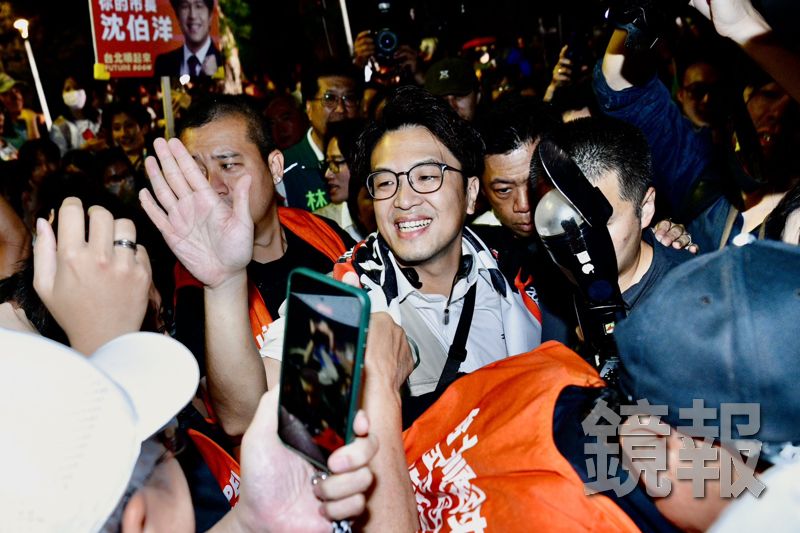 掃夜市壓軸場「小水滴灌爆士林夜市」　沈伯洋受訪突曬恩愛：陪老婆女兒時光比睡覺重要