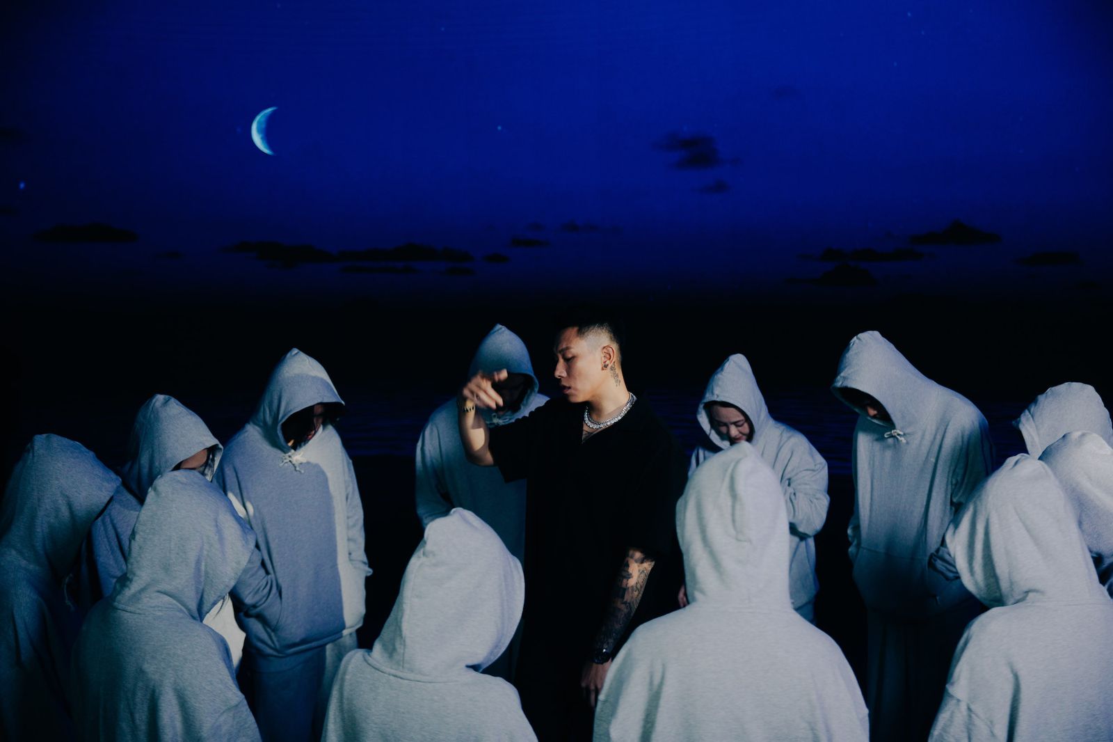 頑童日前拍攝新歌〈Here We Are〉MV。本色音樂提供