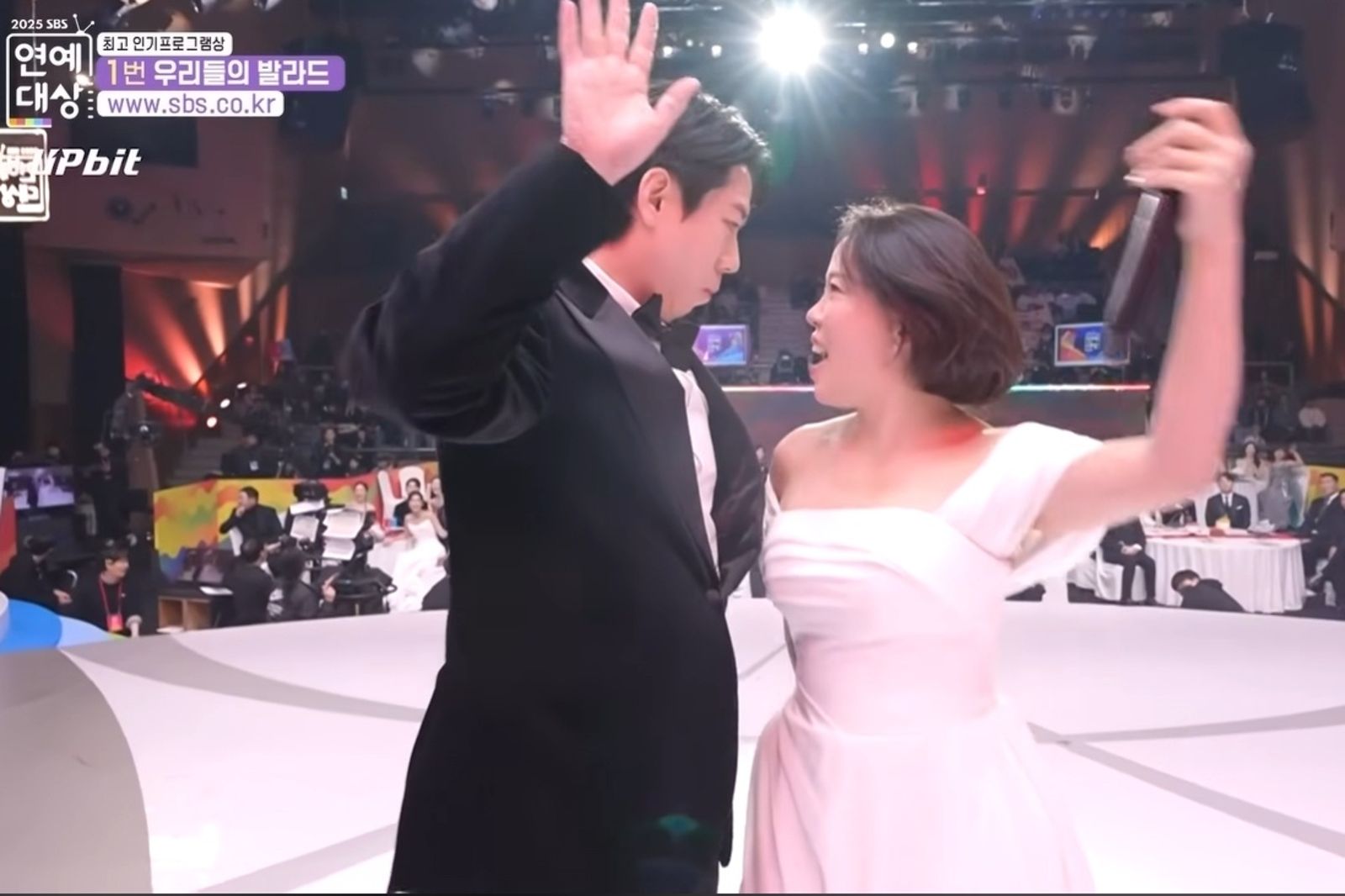 華莎青龍獎名場面神還原！梁世燦變朴正民　她憂喊：好怕被告