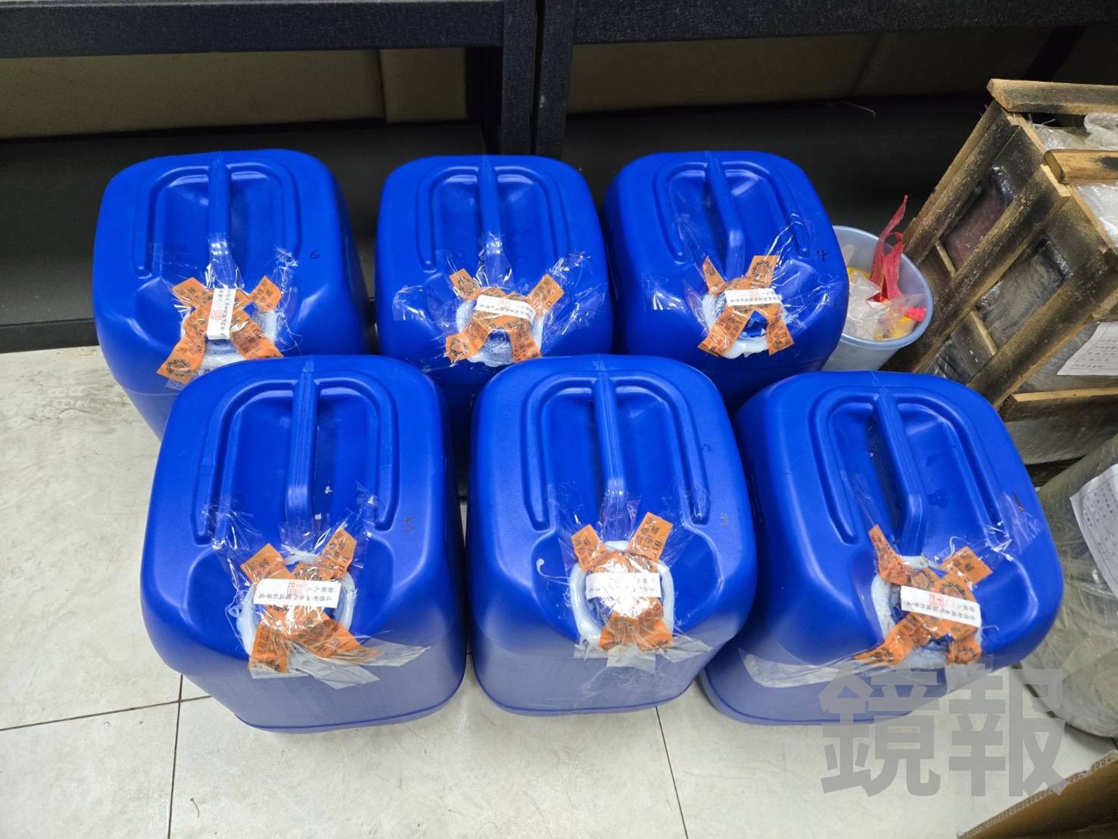 當海關紙糊的?6大桶毒品原料入關 桃園男為2萬運毒取貨遭活逮