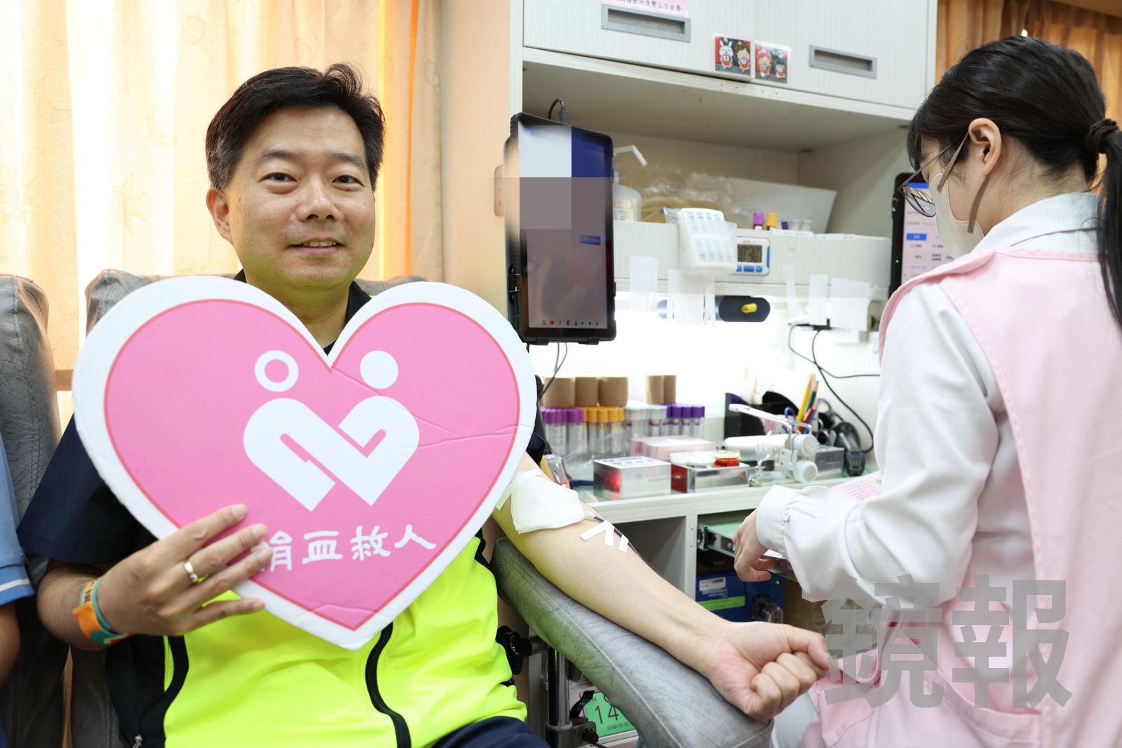 力抗血荒！「恐針」醫院院長帶頭人生首捐　6小時62袋熱血進帳