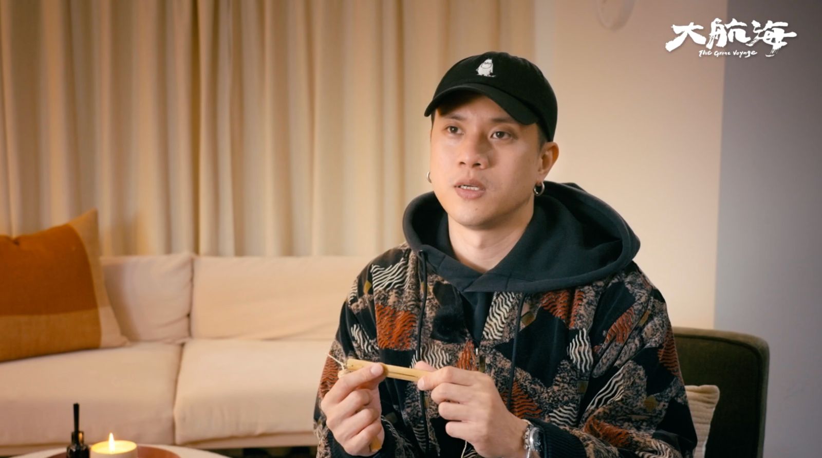 阿蘭AC拿著自己親手製作的口簧琴，希望未來也能利用這項樂器在自己的創作中。阿洛無限提供