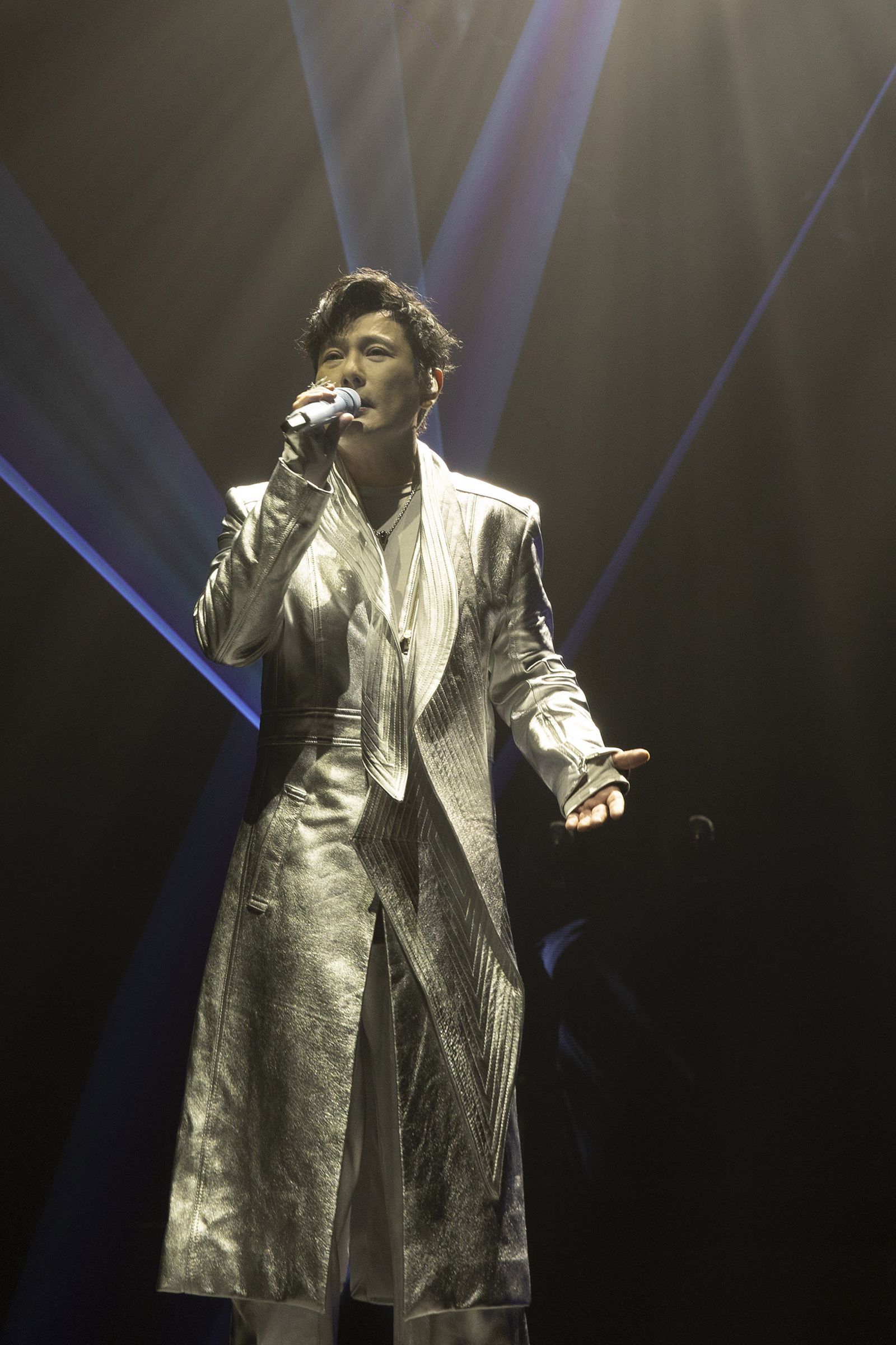 張信哲日前在美國拉斯維加斯啟動巡演首站。潮水音樂提供