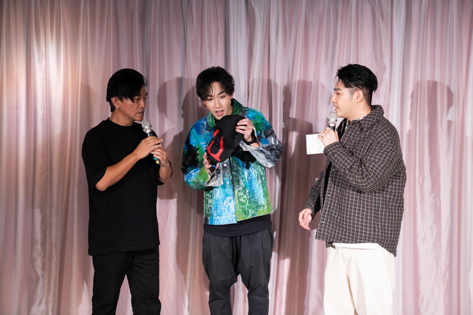 吳宗憲（左）與鹿希派（右）日前出席記者會力挺陳守恩。容易文創提供