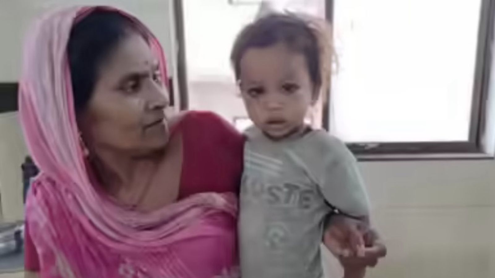 2歲童雙手遭眼鏡蛇纏住!下秒用牙咬死牠 這神奇巧合如神話再臨