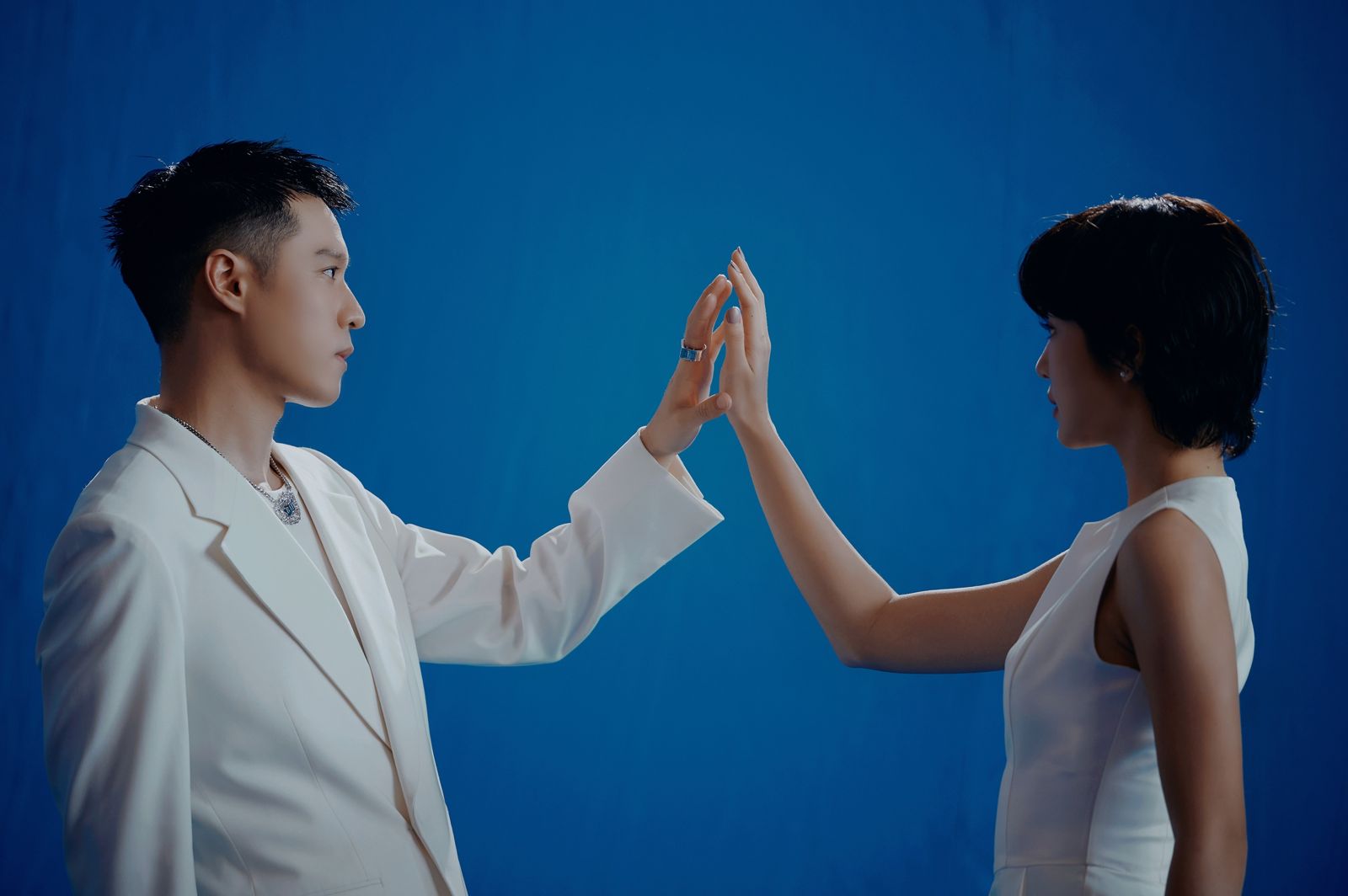 周湯豪對眼「泰國初戀臉女神」搞浪漫 為粉絲送上「婚禮的祝福」