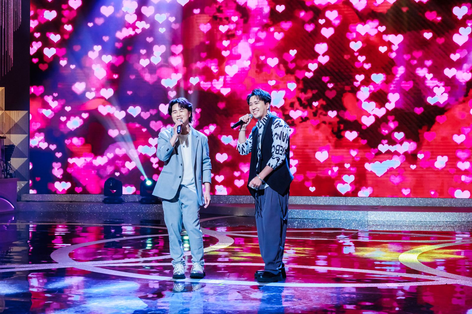 《綜藝一級棒》(左)陳孟賢、沈建豪難得正經演出。中視提供