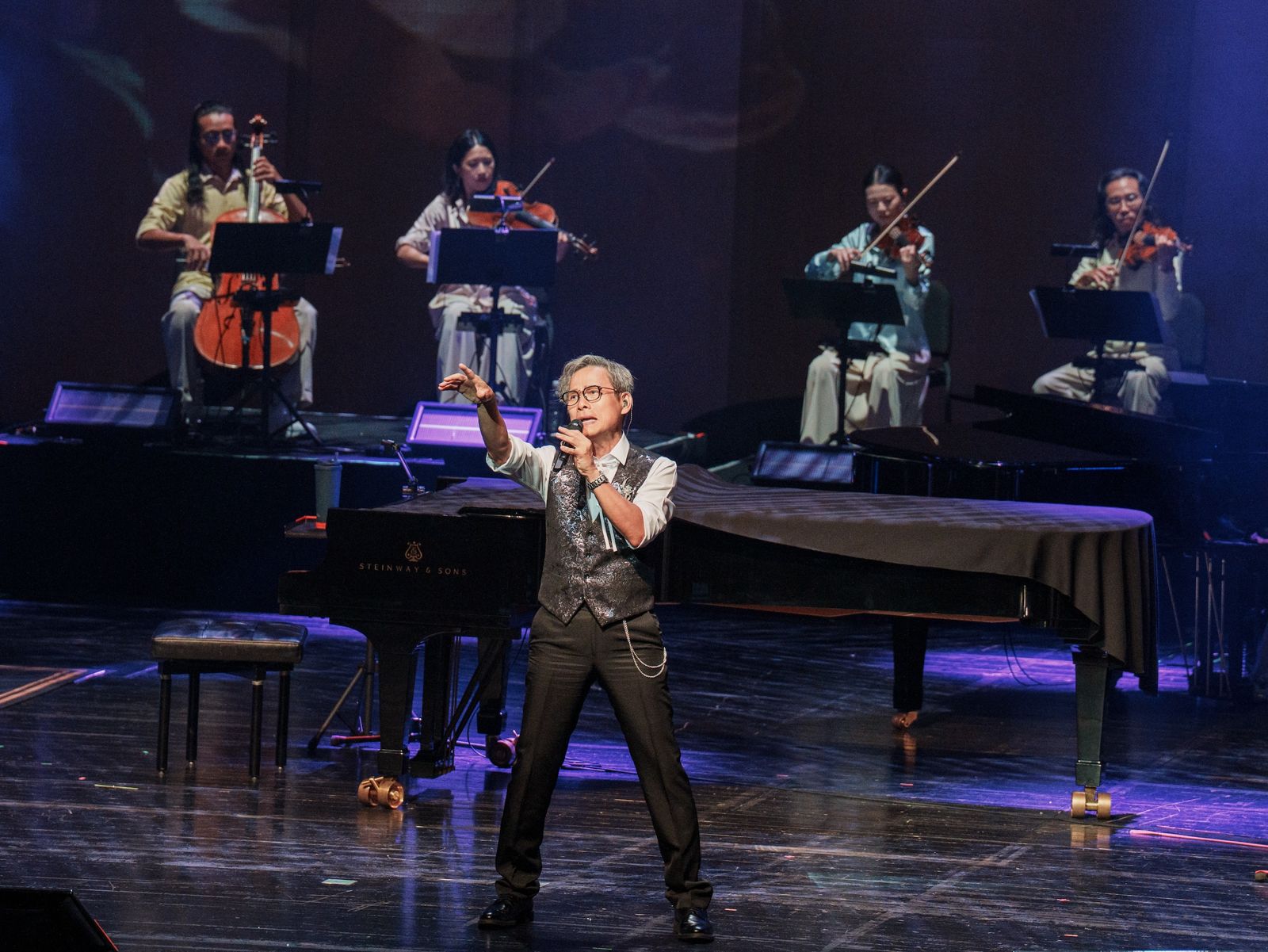 羅大佑宣布推出「四季戀紅交響宴音樂會」巡演。大右音樂提供