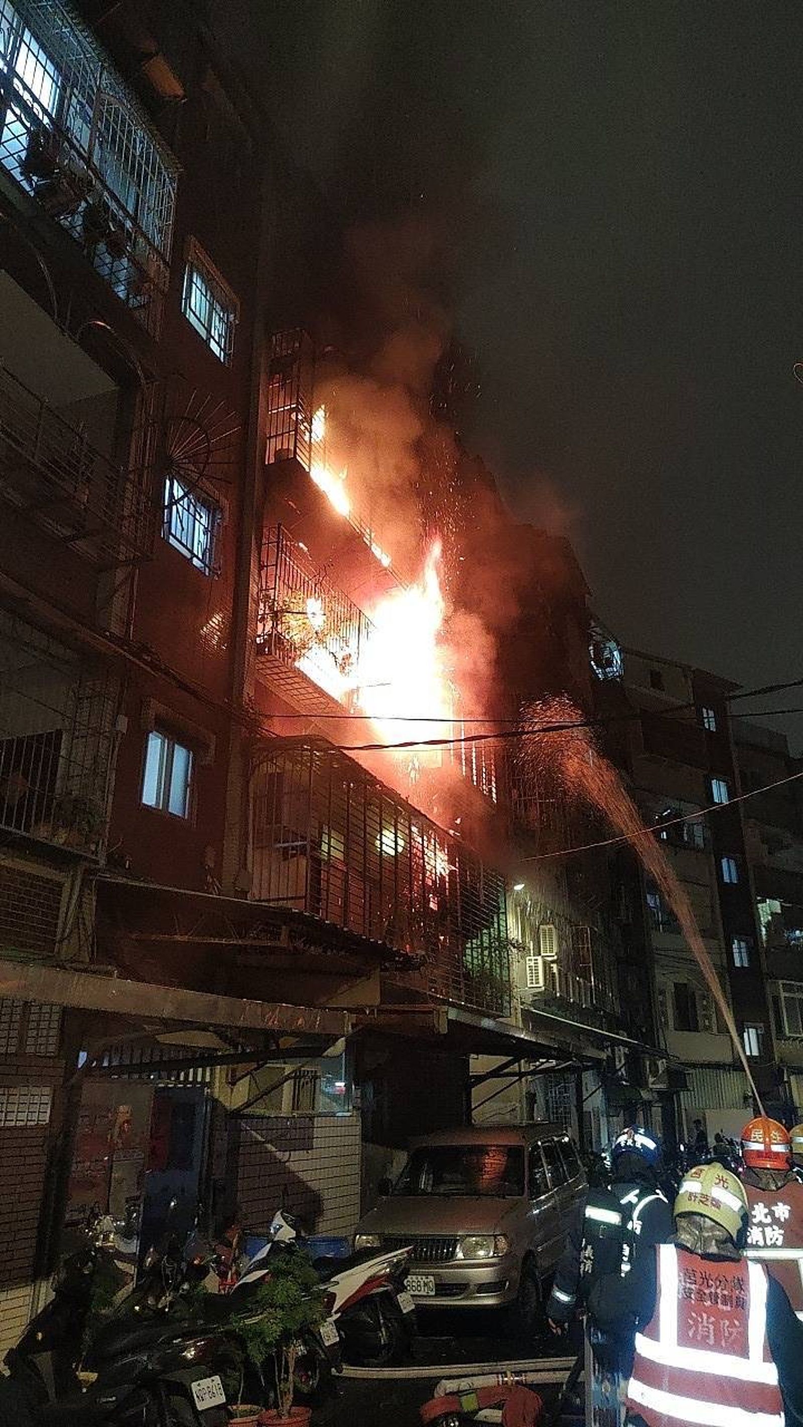 板橋今晚發生火警。翻攝畫面
