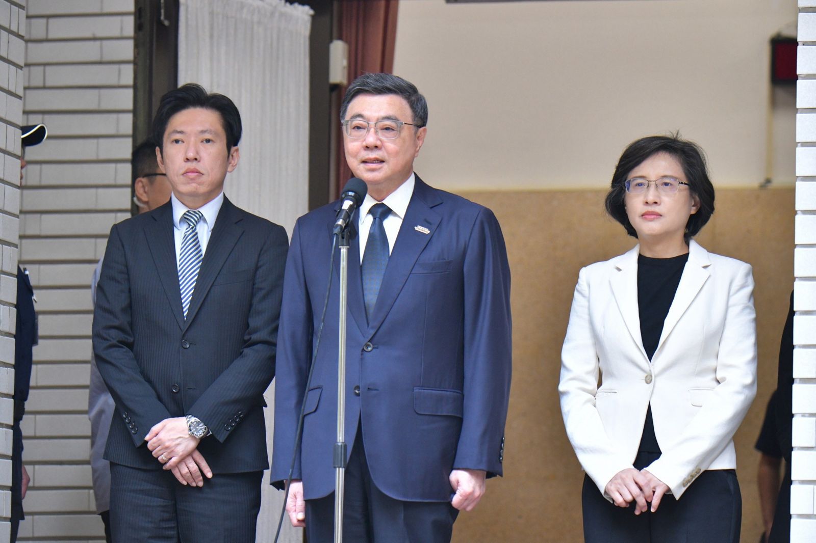 行政院長卓榮泰回應韓國瑜國慶演說,強調行政院不副署是被動跟必要的做法。圖/行政院提供