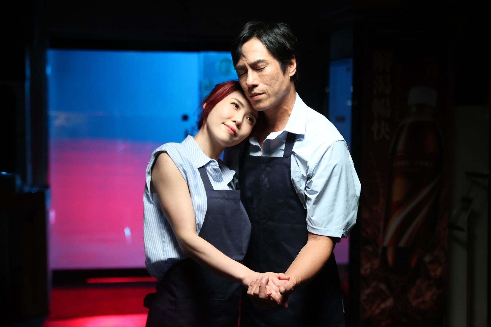 20261023吳申梅(左)與莊凱勛(右)在MV裡有不少甜蜜互動情節。圖/喜上梅梢娛樂