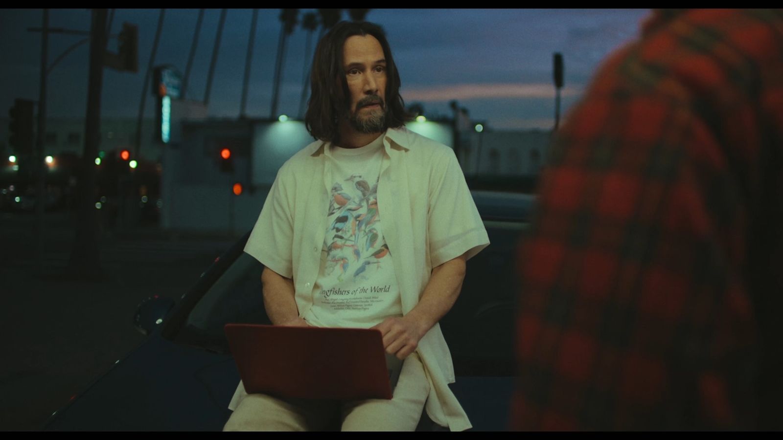 《捍衛天使》故事描述天使加百列(基努李維 飾)為了證明「金錢無法帶來真正的幸福」,讓阿傑和富豪傑夫(賽斯羅根 飾)交換人生。沒想到阿傑非常享受奢華生活,導致加百列行動失敗,被迫失去翅膀到凡間度日。車庫娛樂提供