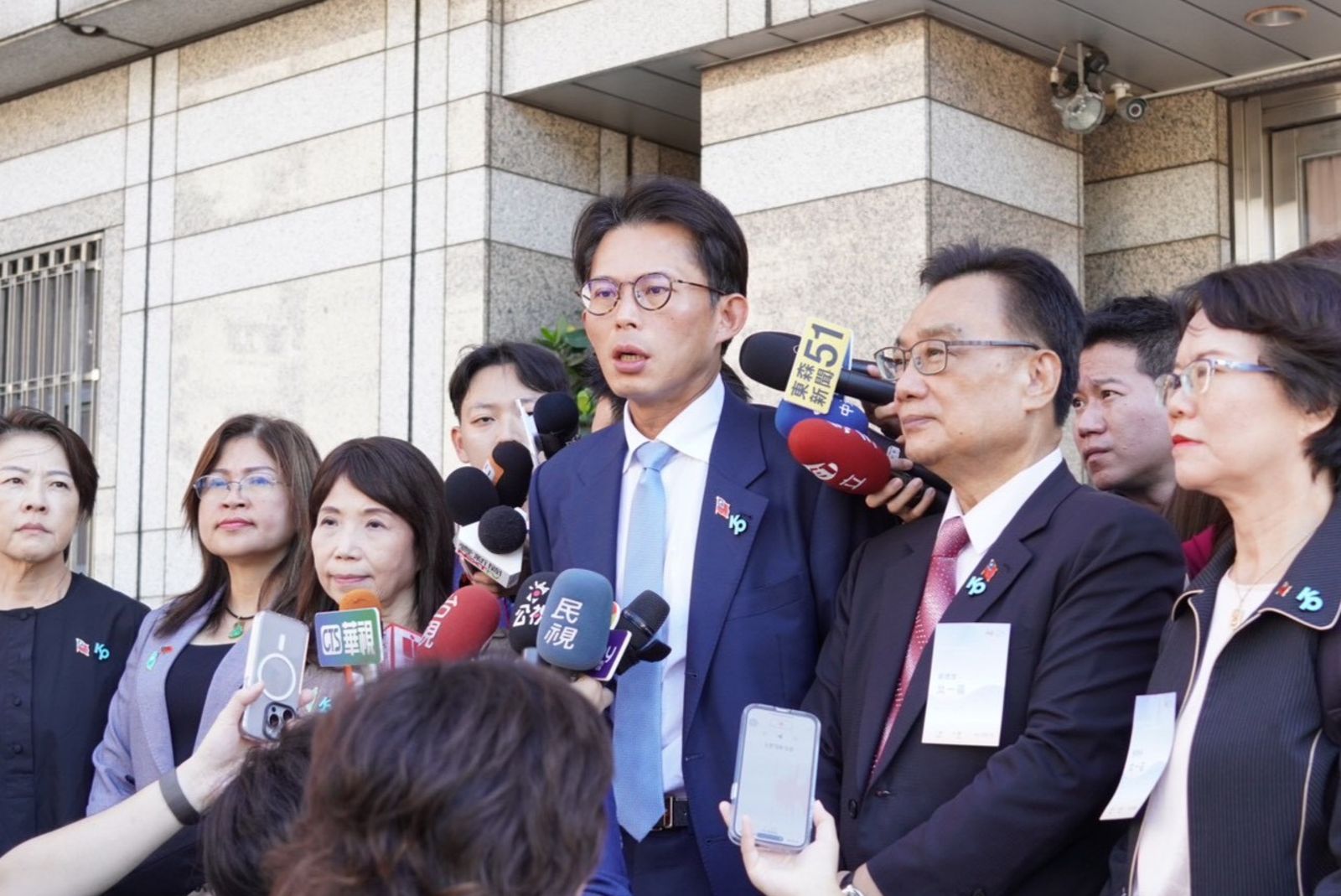 國安單位要查了!狗仔集團遭疑涉中資介入 黃國昌冷回:該調查就好好查