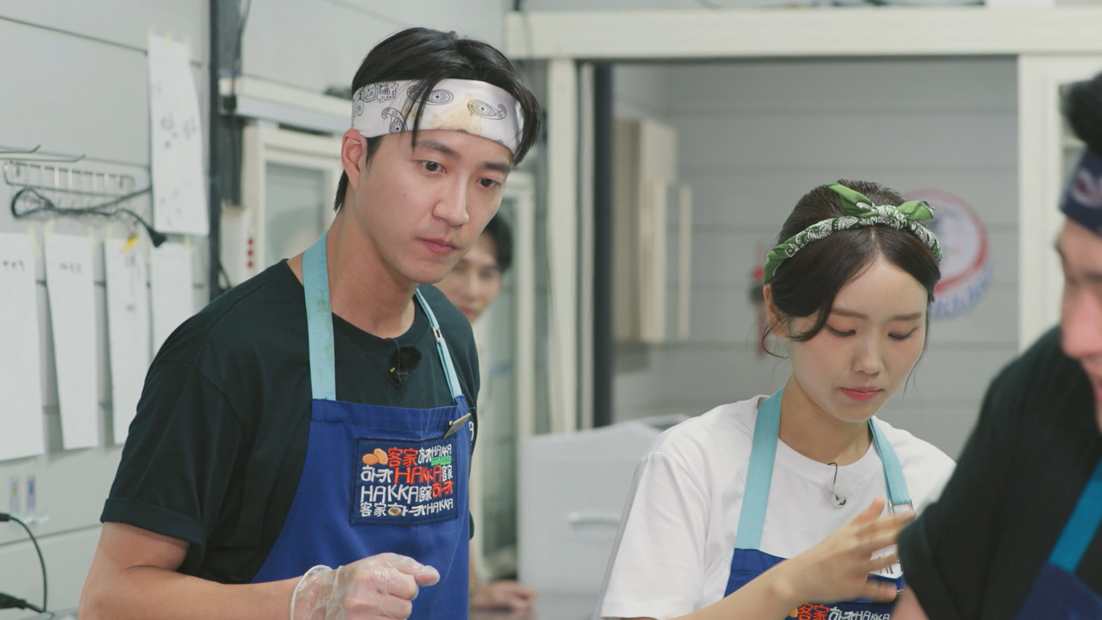 節目讓Judy（右）表示學會放下包袱。客家電視台提供