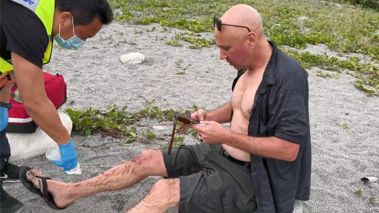 MLB球探台東熱血救溺！礁石割破腿濺血　英勇救起落海婦