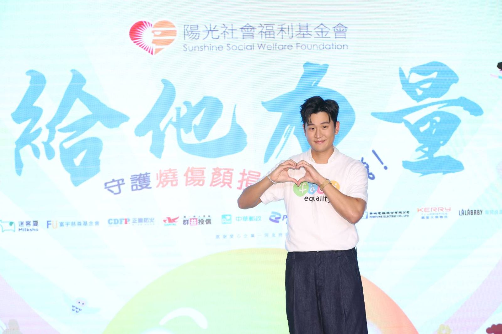 天王女兒驚傳送醫急診！周興哲嚇哭急跟救護車