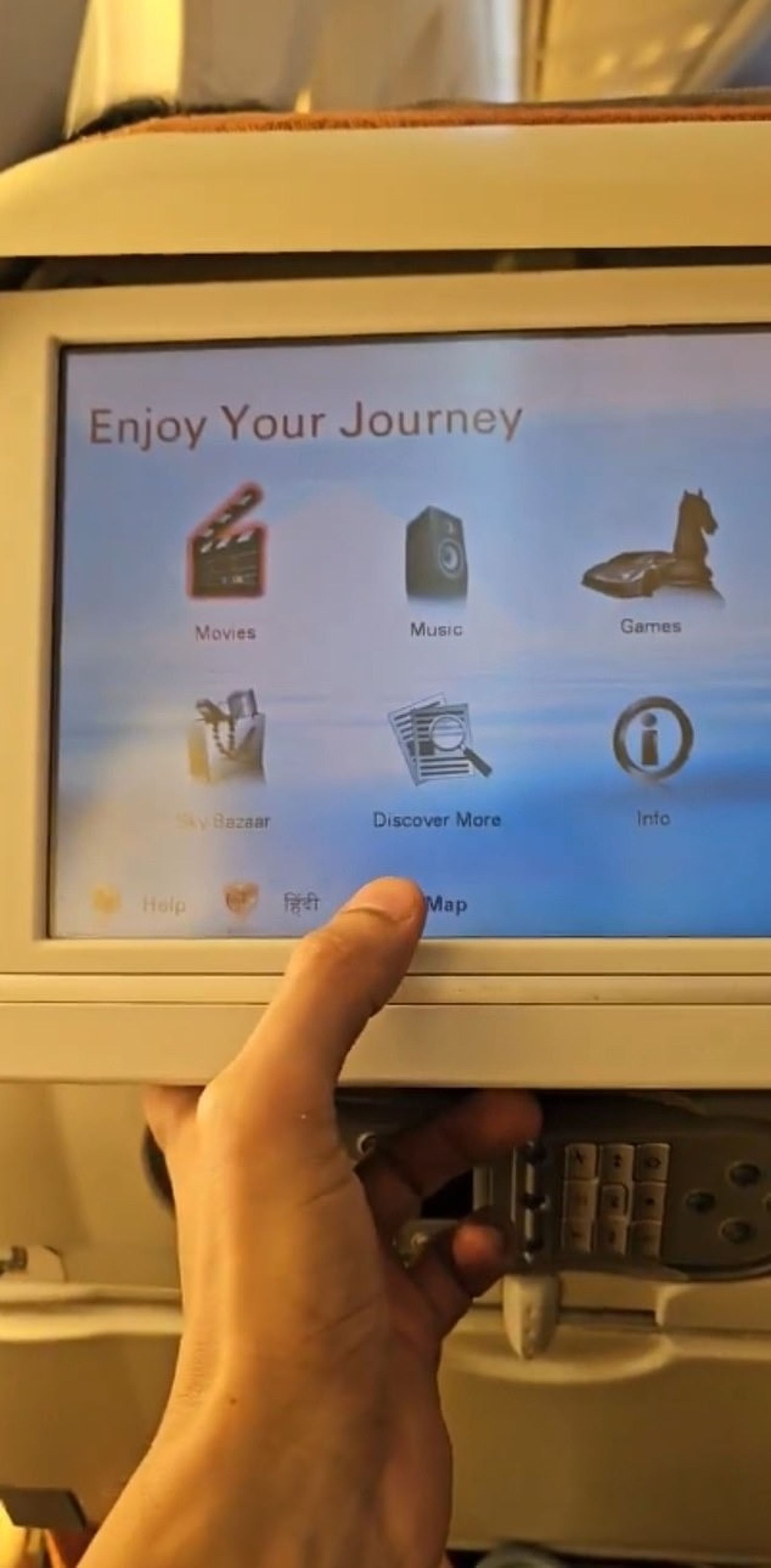 瓦薩也搭到這架出事飛機，不過他是從德里飛往亞美達巴德，但他發現機上狀況很多。翻自《每日郵報》