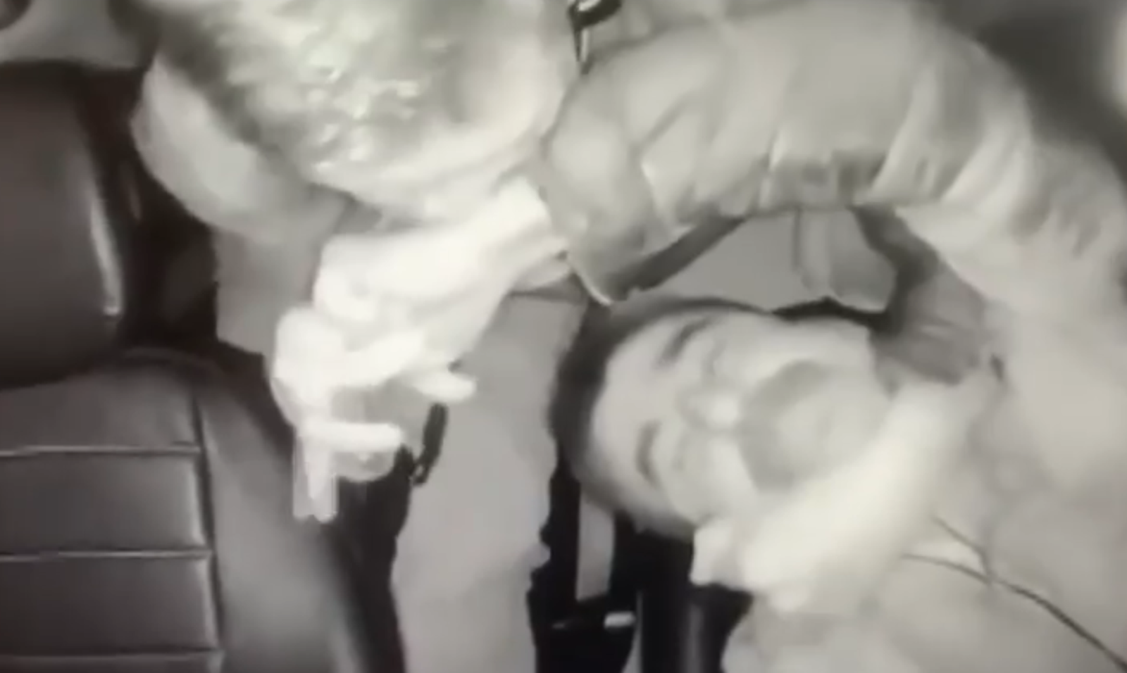 他想綁架我!拳擊手猛毆計程車司機 勒脖「戳瞎眼睛」下場超慘