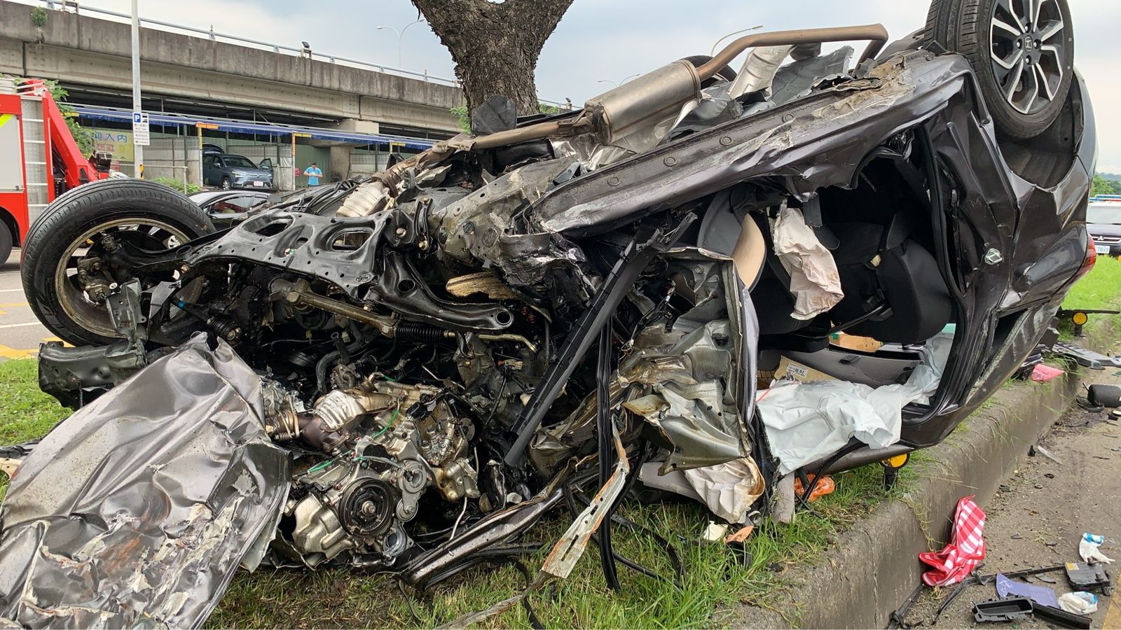 松山撫遠街車禍釀2死!遊覽車司機冤喊「根本看不到他們」