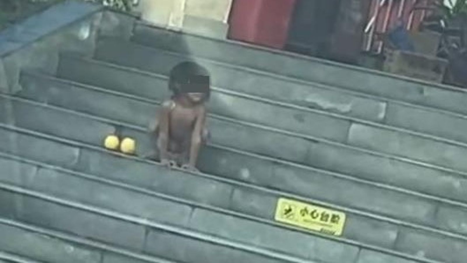 中國公路休息站驚見「野人小孩」! 父母堅稱非虐童:我們是自然放山養