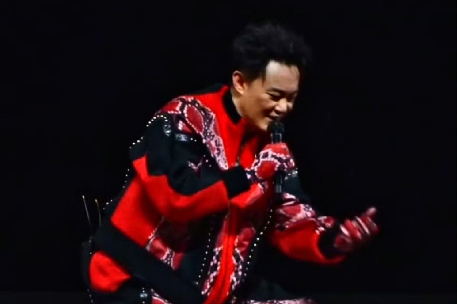 陳奕迅開唱新增「普拉提課堂」 靈活老baby嬌嗲喊爽台下全看傻