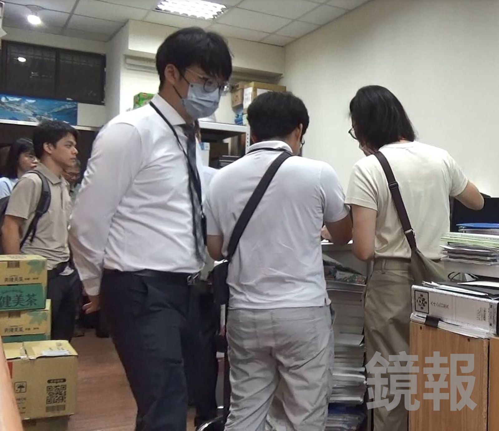 檢察官林柏宇帶隊搜索雲林科技大學。讀者提供