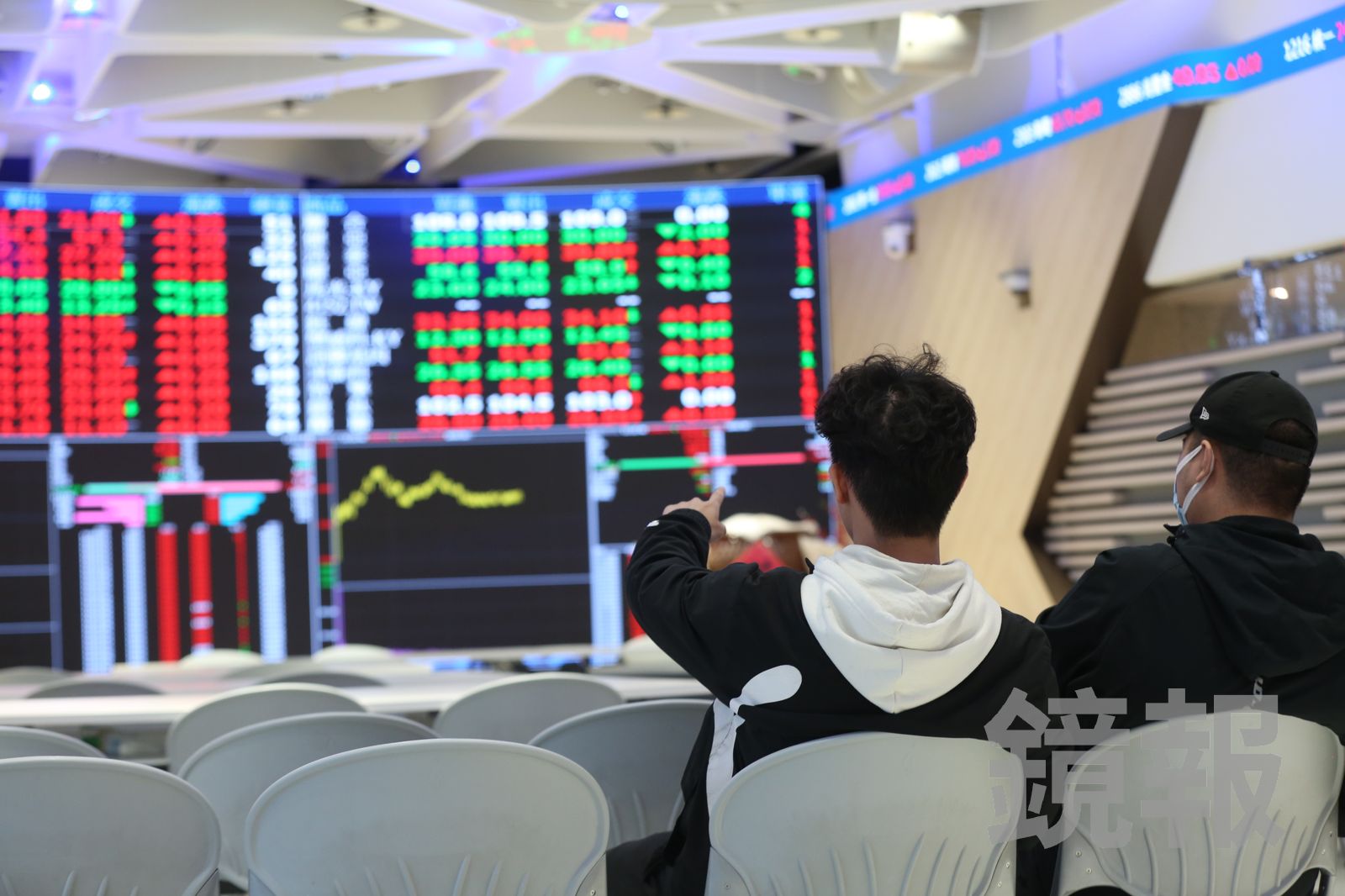 台股重挫400點　老AI股全倒　這檔卻亮燈漲停鎖死