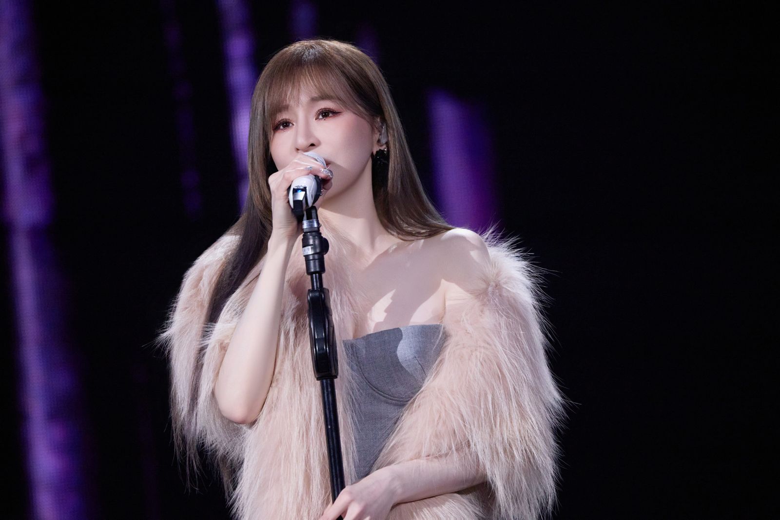 王心凌小巨蛋最終場!甜喊「有沒有我的Honey?」 20名舞者空降引爆電音光海