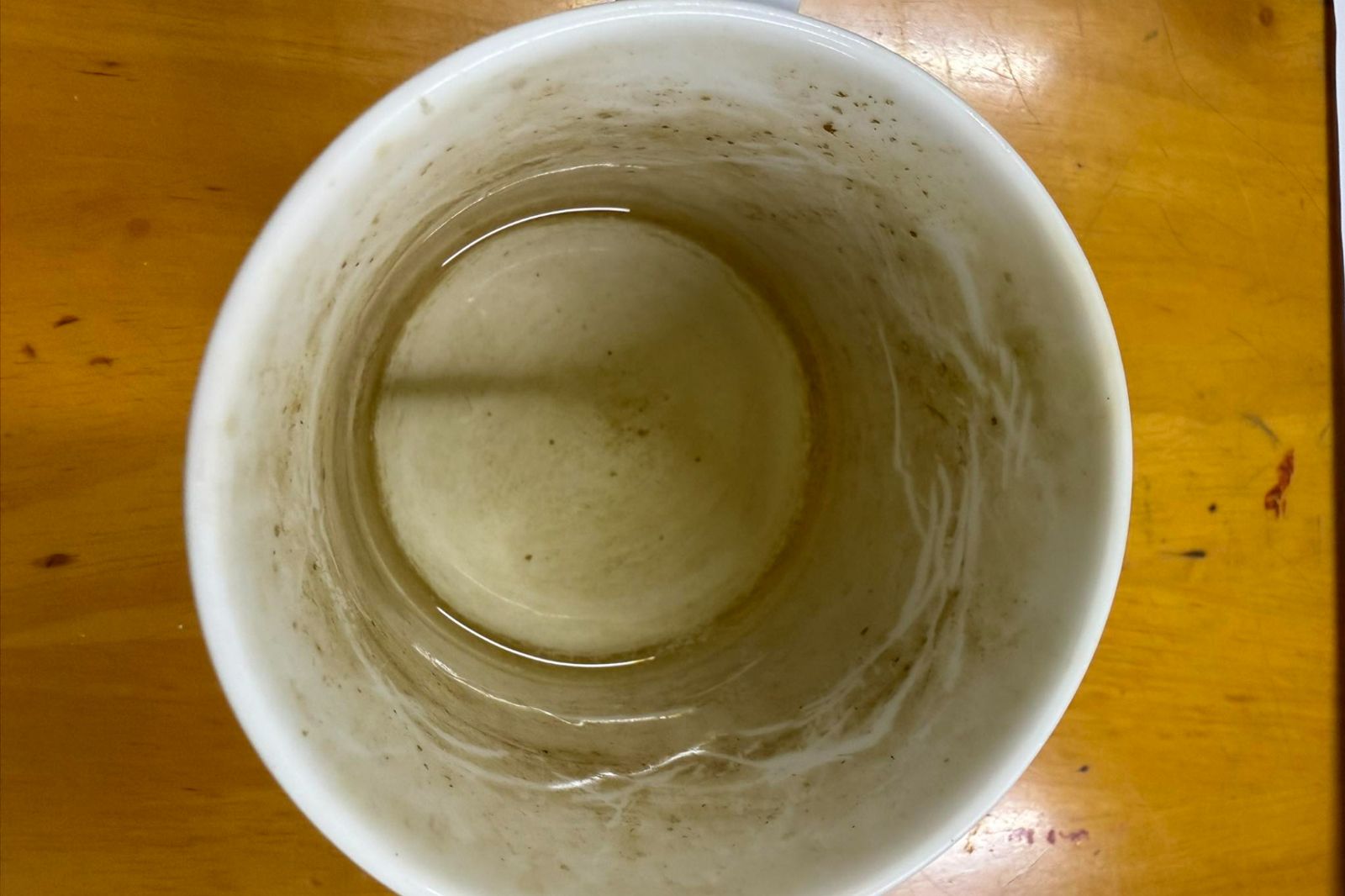 婆婆的水杯20年沒洗!媳婦好心幫洗淨 婆婆大怒…原因曝光