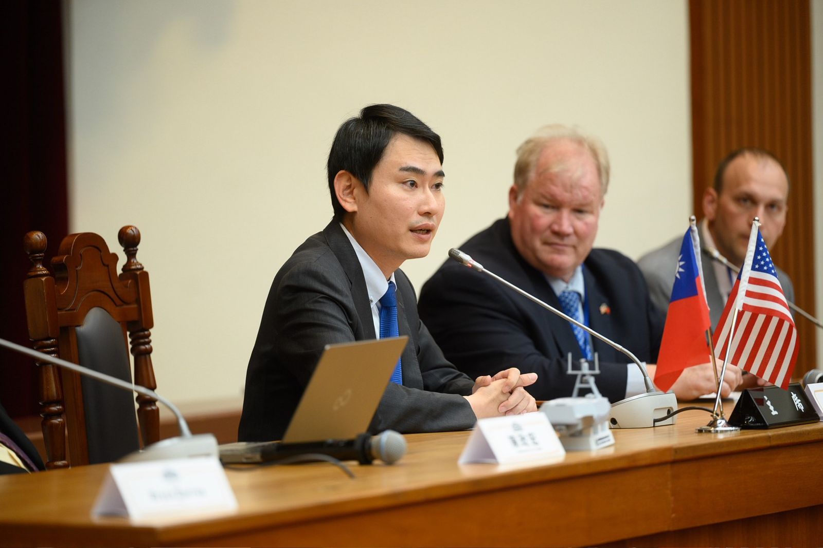 藍白力阻提高國防預算　美退將示警：川普將對台灣作出懲罰性回應