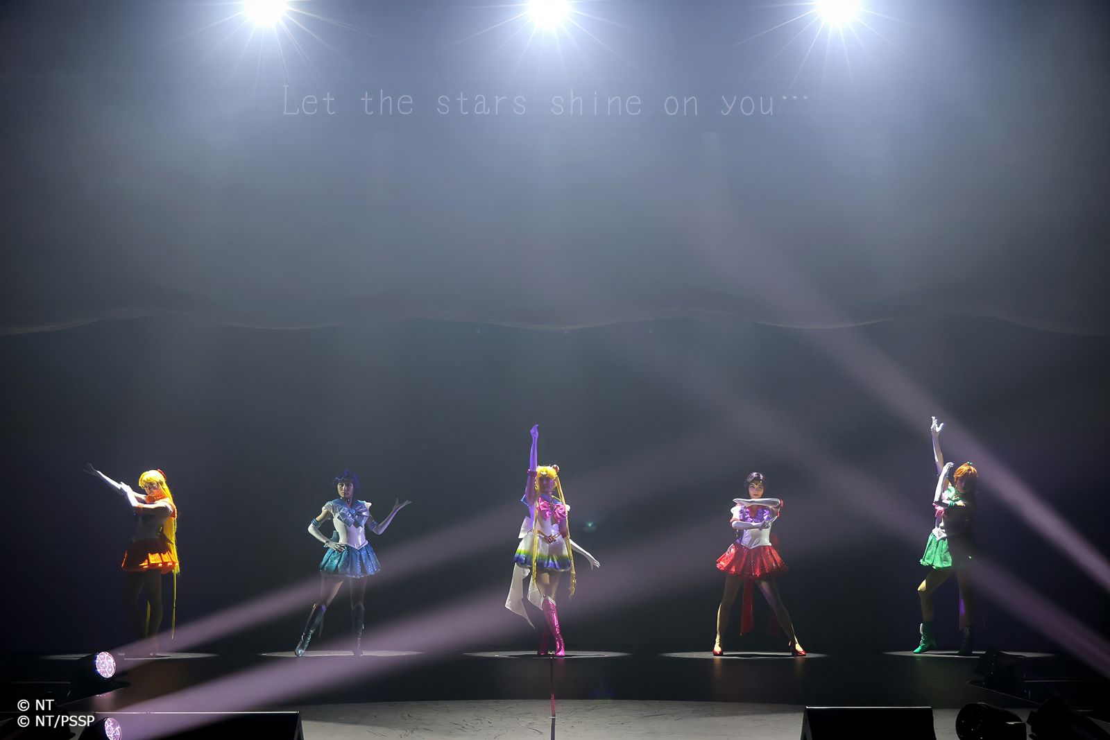 《美少女戰士》粉衝一波!東京全新沉浸式劇場開幕,水手戰士登台互動、限定周邊同步登場