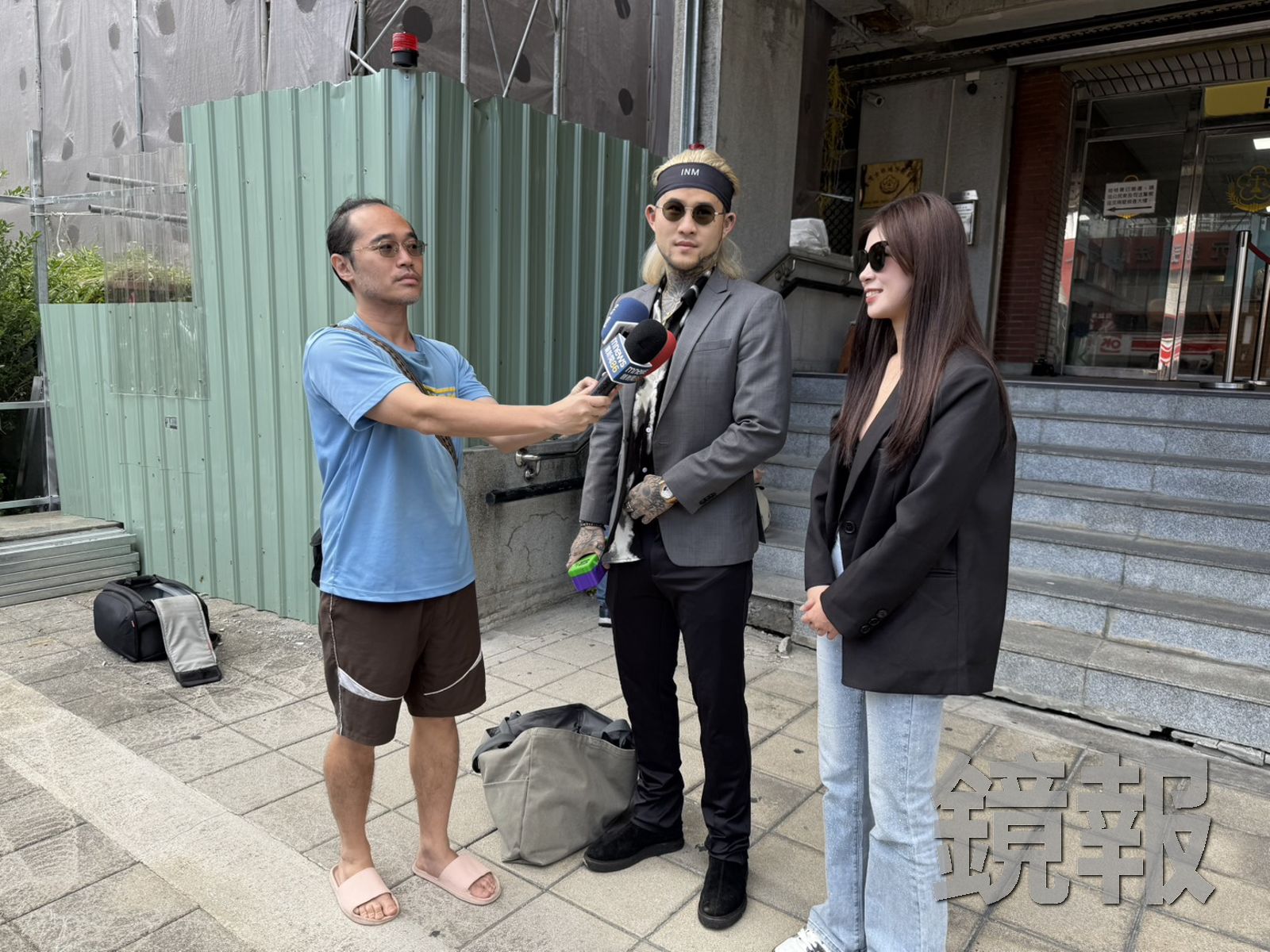 「重讀」陳昱中庭後主動表達要受訪,強調出事後不會再跟孫安佐聯絡,甚至拿出自備的戰鬥陀螺展示。左為陳昱中的律師蘇奕全。李依璇攝