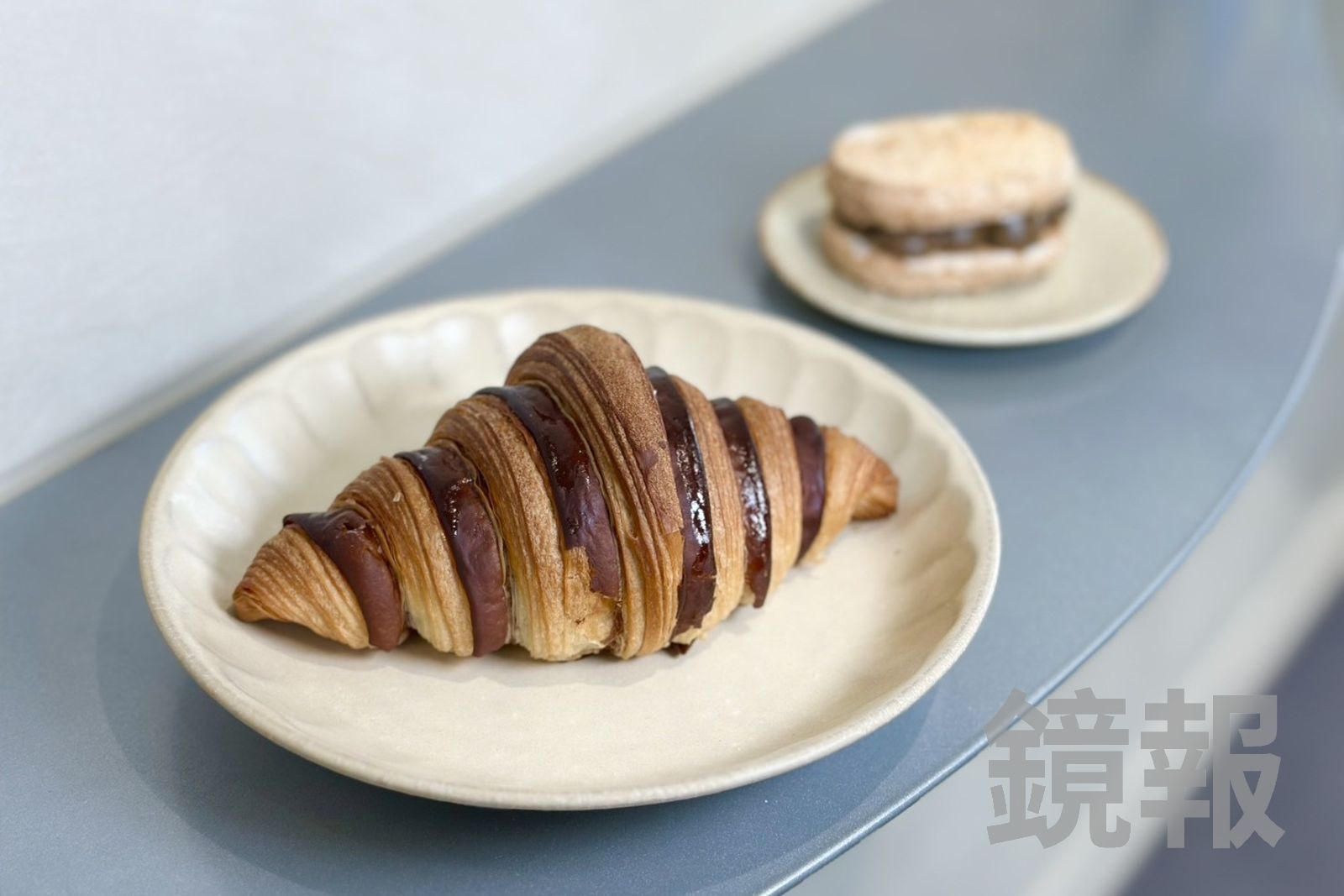 加店家的LNE好友，集滿5點就可以兌換「焙茶生乳可頌」。（80元／個）