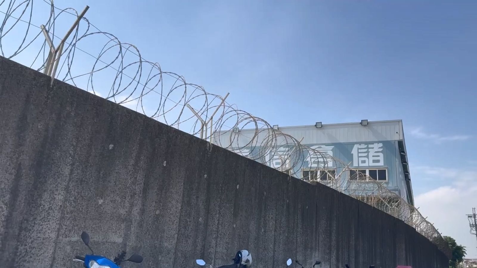 警方在清泉崗機場附近巡邏,未發現操控無人機的可疑人士。圖/民眾提供