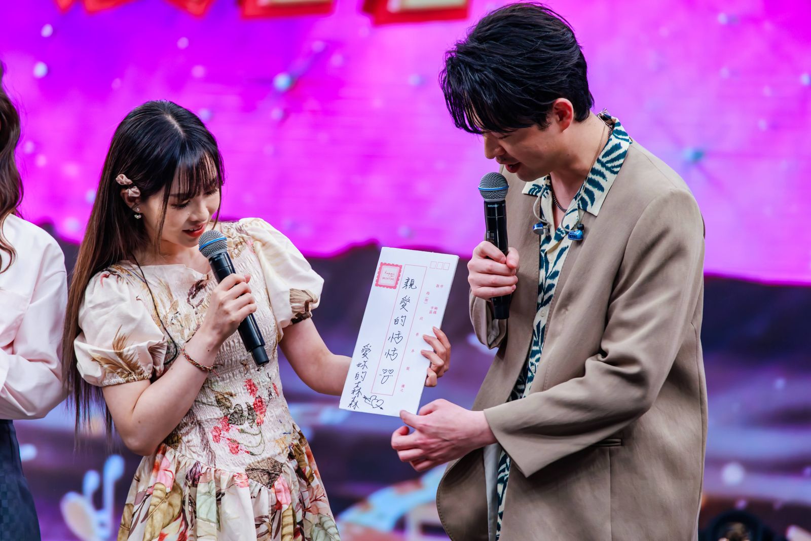 李子森（右）寫給杜忻恬的肉麻情書。中視提供