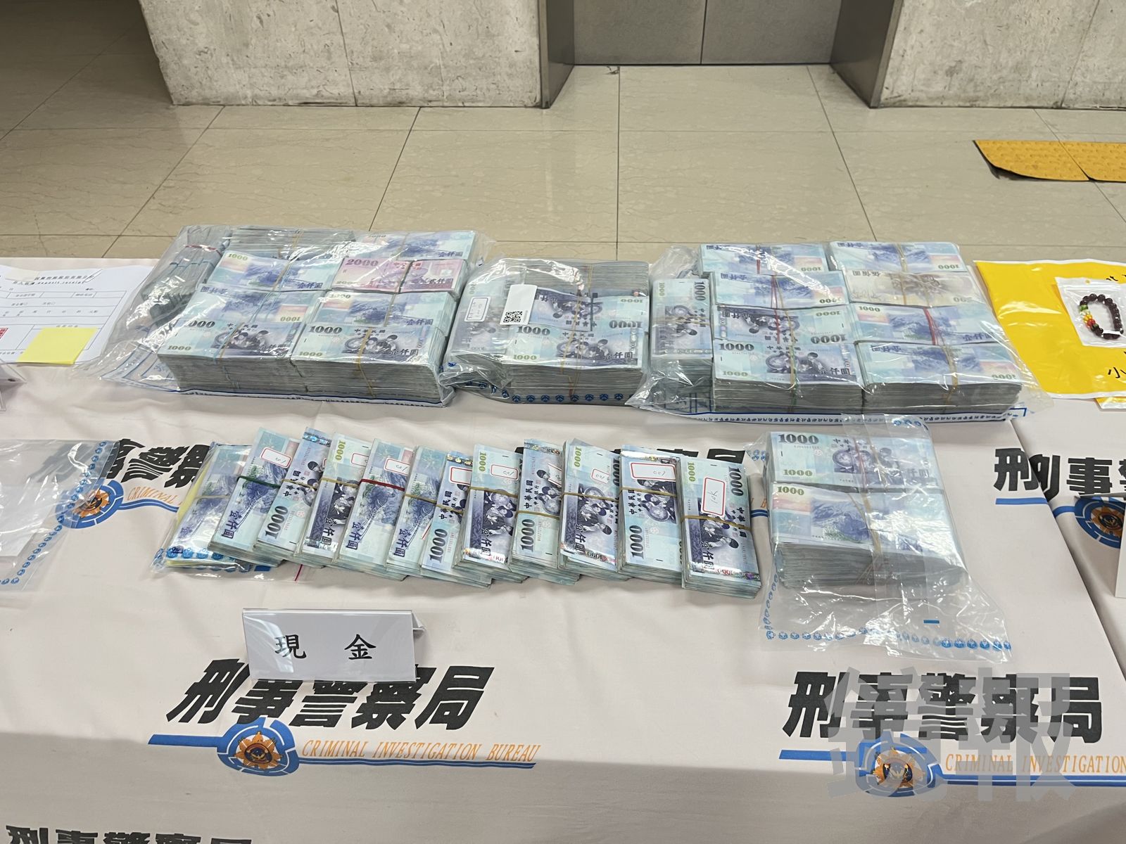 警方查扣1373萬現金。李依璇攝