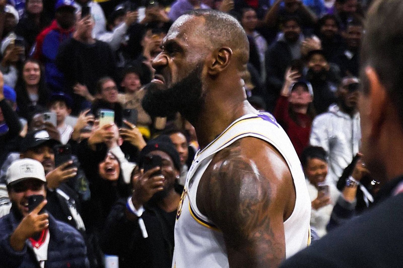 詹皇飆本季新高29分擊退76人　湖人主帥點名：LeBron是今晚「黏著劑」