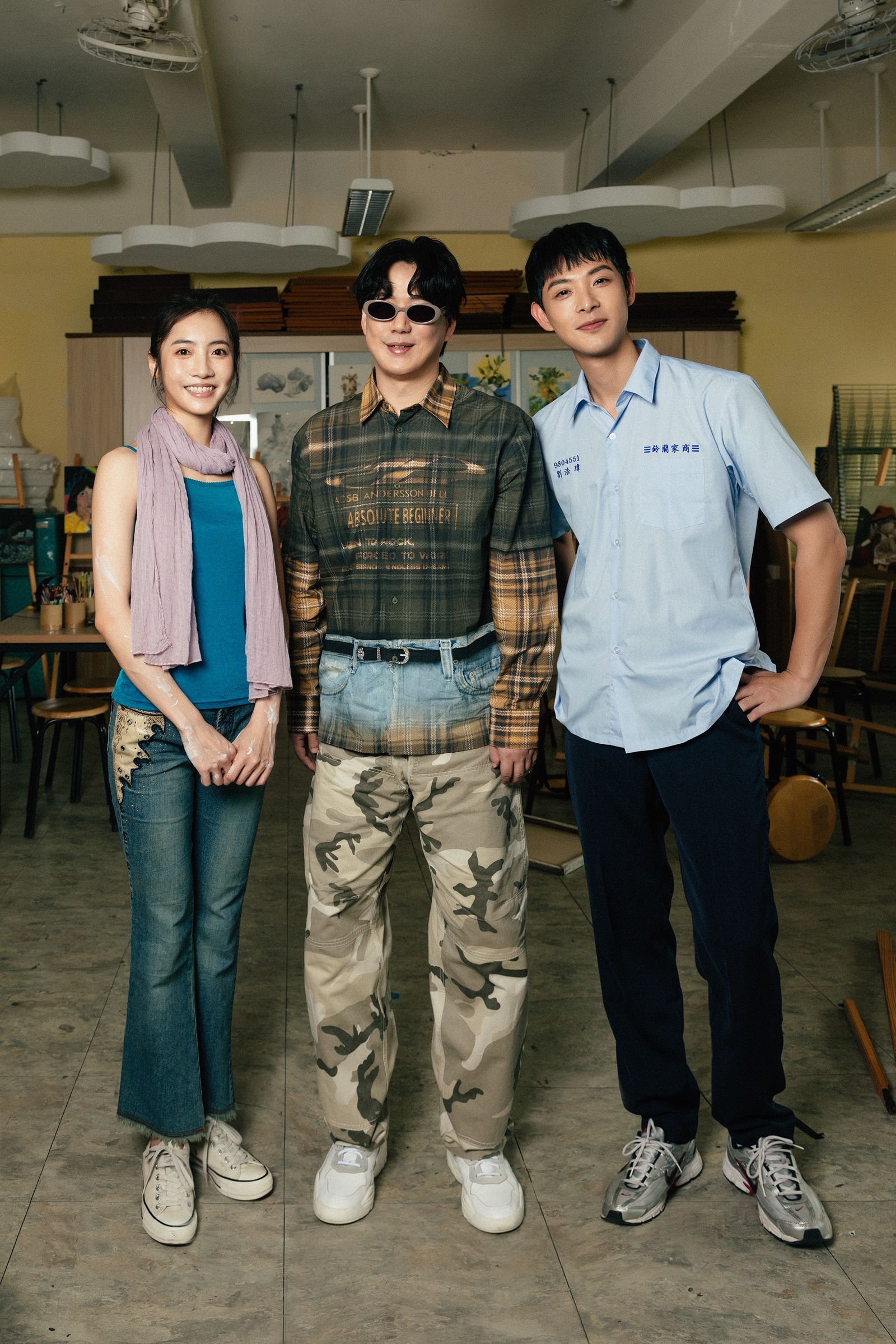 蕭煌奇（中）探班連晨翔與林映彤拍攝MV現場。華納音樂提供