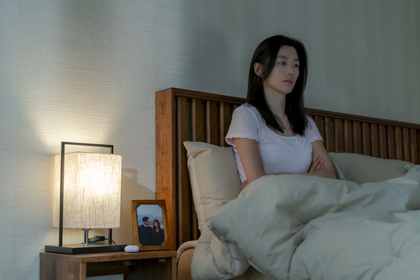 全智賢習慣6點起床、11點睡覺,分享已習慣這樣的規律作息。Disney+提供