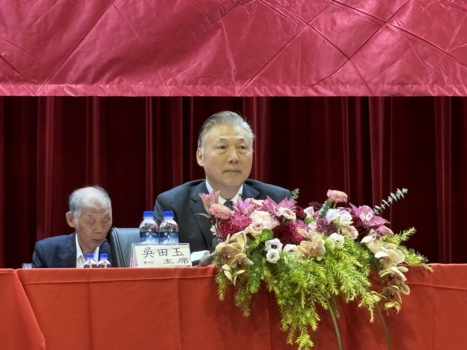 日月光先進封裝、測試旺！市場看淡匯損影響、股價直衝漲停