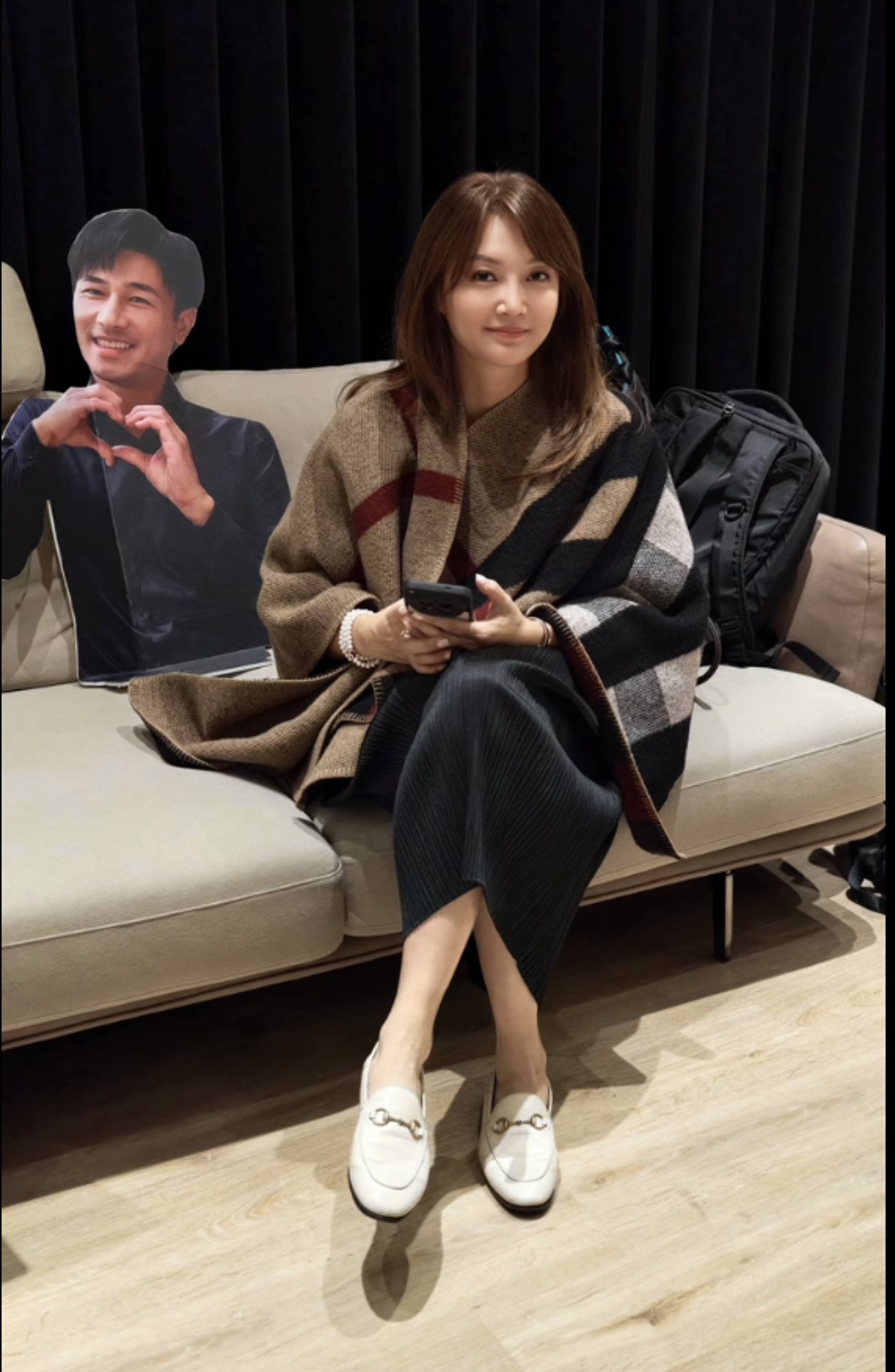 Corrinna帶著傅子純人形立牌出席金鐘。圖/翻攝自Corrinna Lee臉書